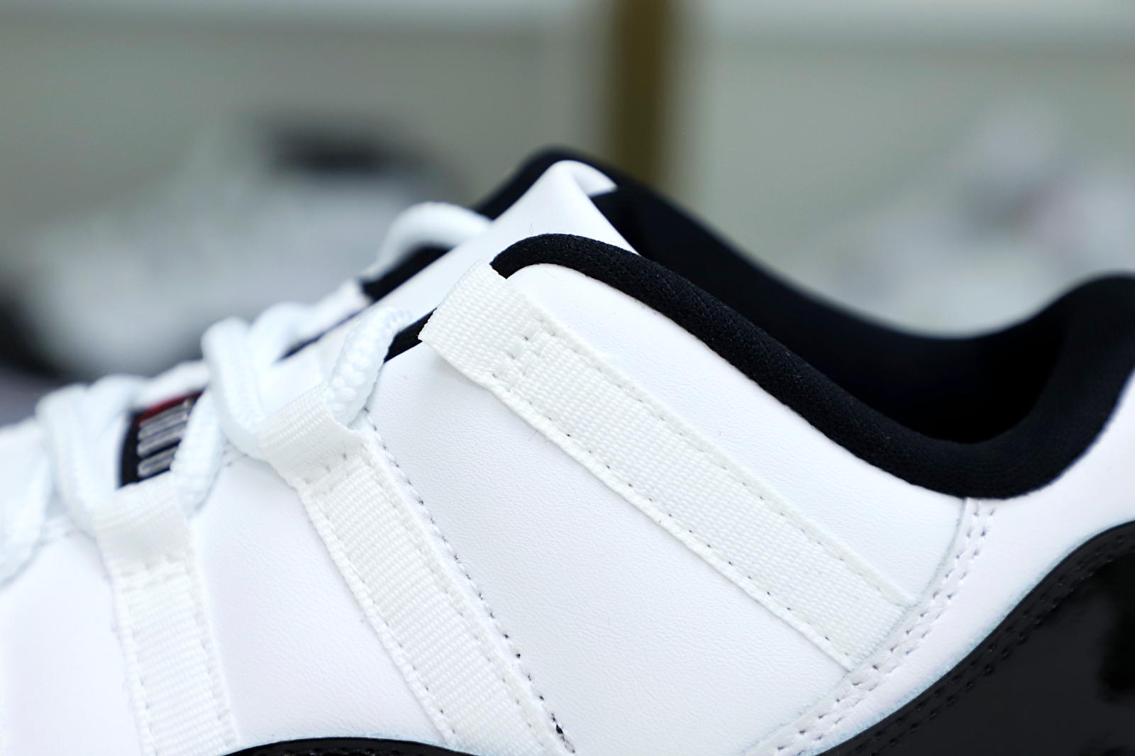 AIR JORDAN 11 LOW WHITE BRED - finekick.vip