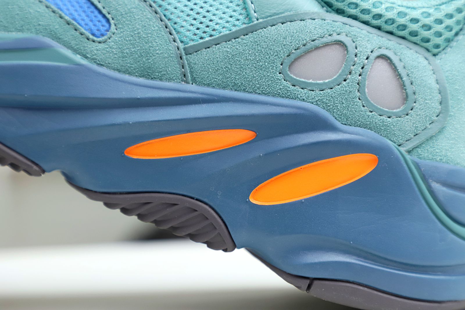 Yeezy boost 700
