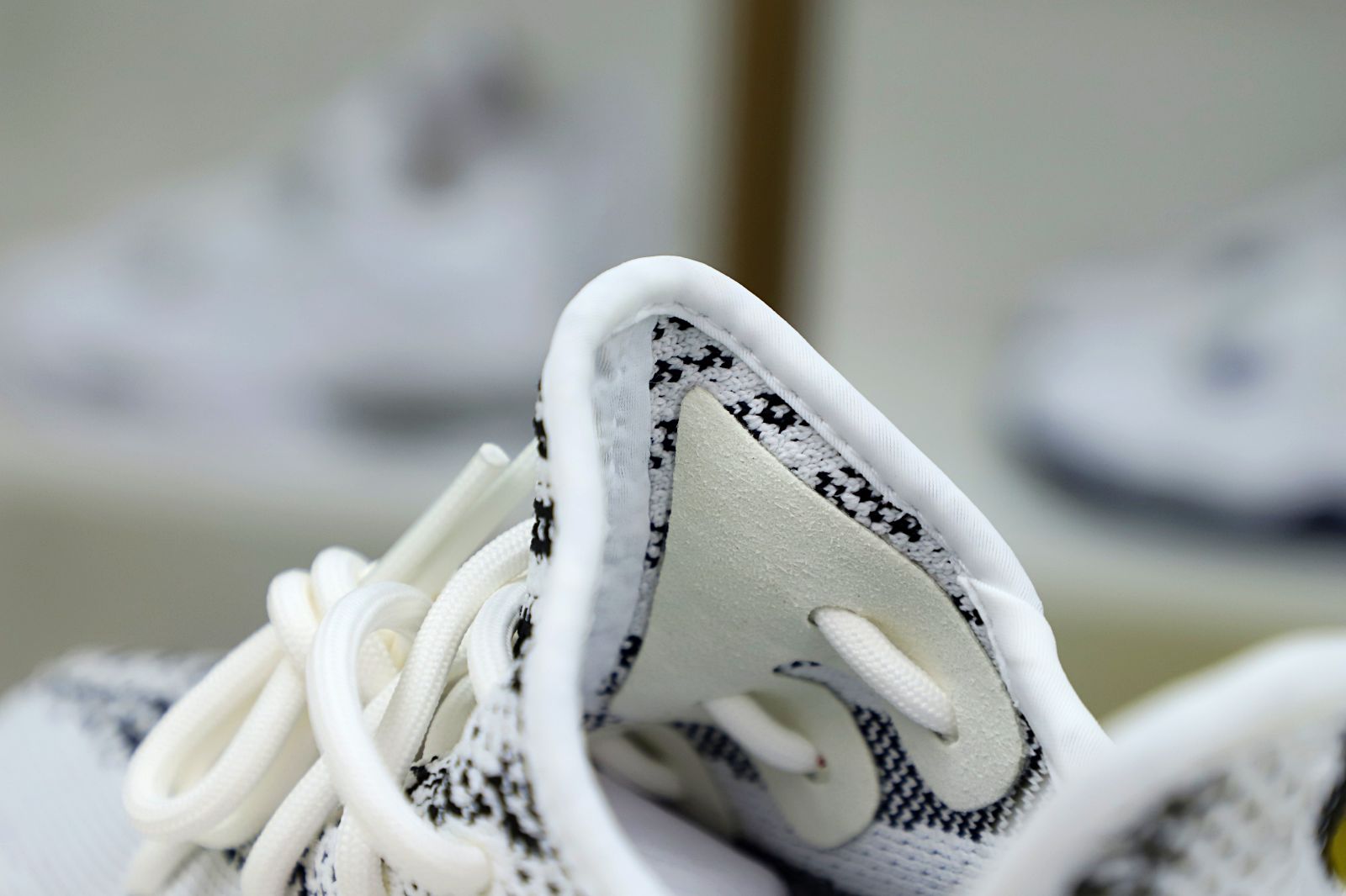 YEEZY BOOST 350 V2 'ZEBRA' - finekick.vip