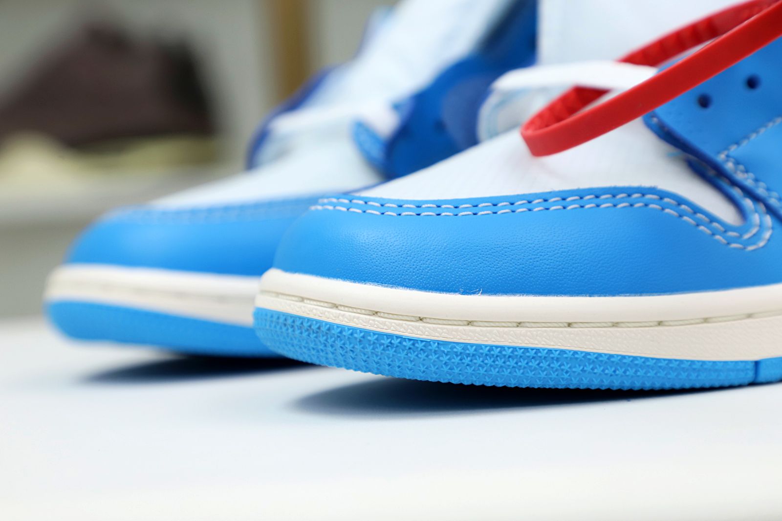 OFF-WHITE X AIR JORDAN 1 RETRO HIGH OG 'UNC' - finekick.vip