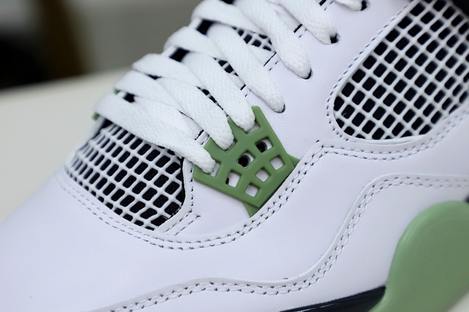 AIR JORDAN 4
