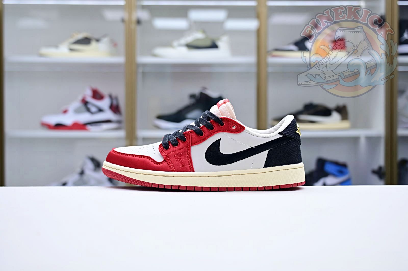 Trophy Room x Air Jordan 1 Low OG “Away” - finekick.vip