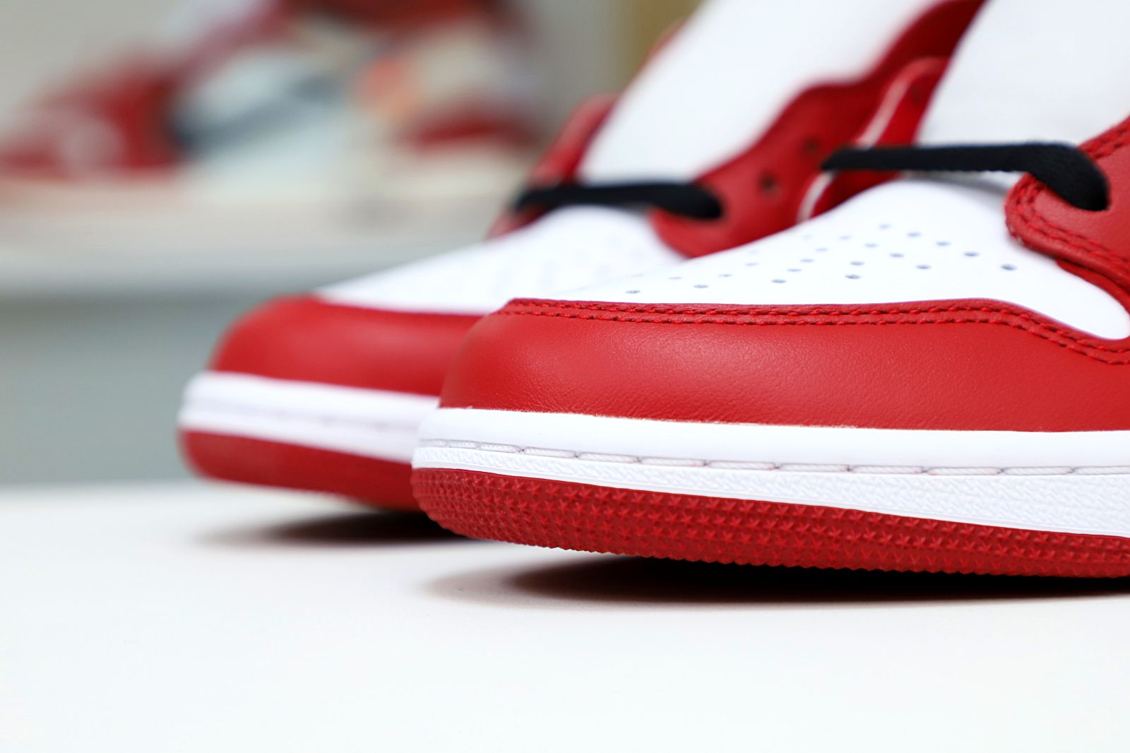 AIR JORDAN 1 RETRO HIGH OG 'CHICAGO' 2015 - finekick.vip