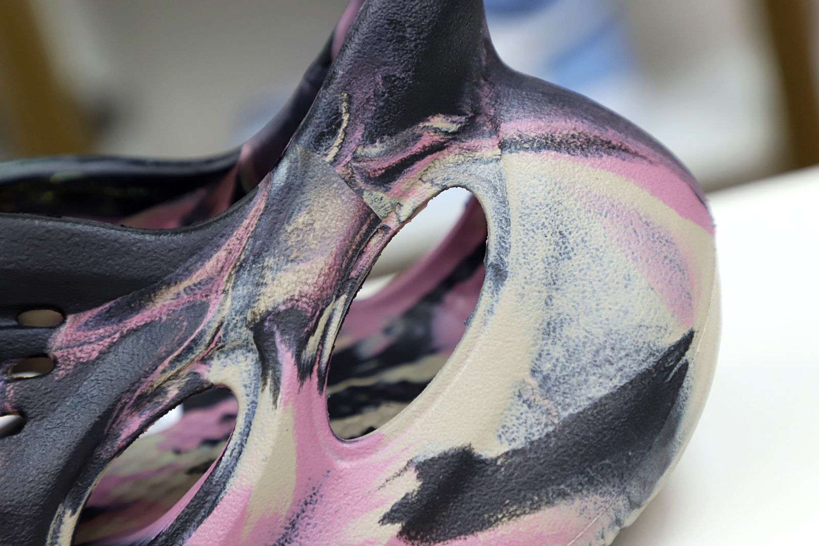 YEEZY FOAM RUNNER “MX CARBON” 2022 (IG9562) - finekick.vip