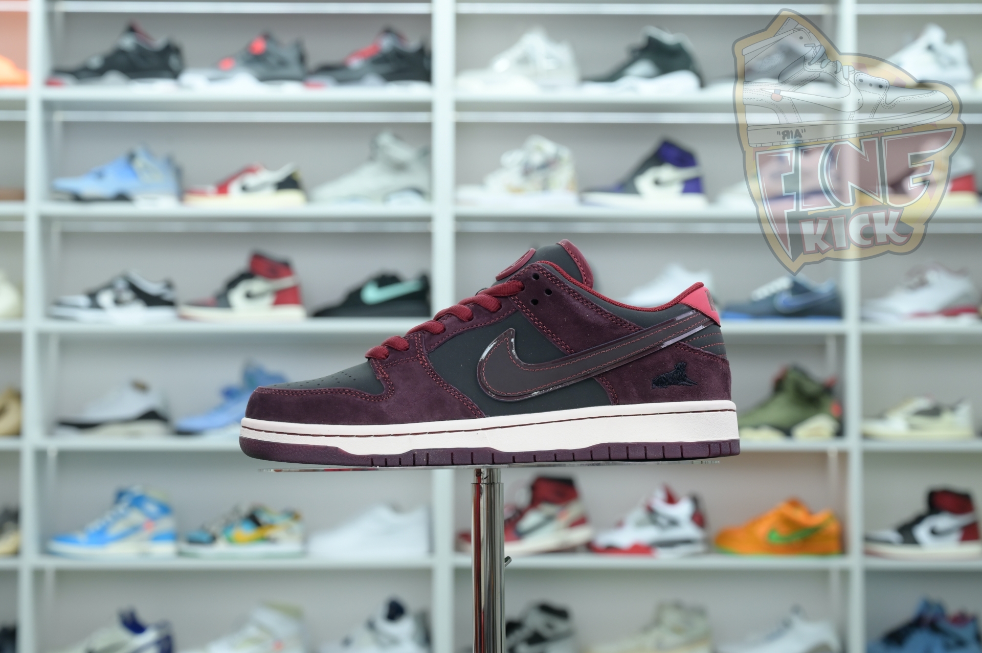 RIOT Skateshop x Nike SB Dunk Low - finekick.vip