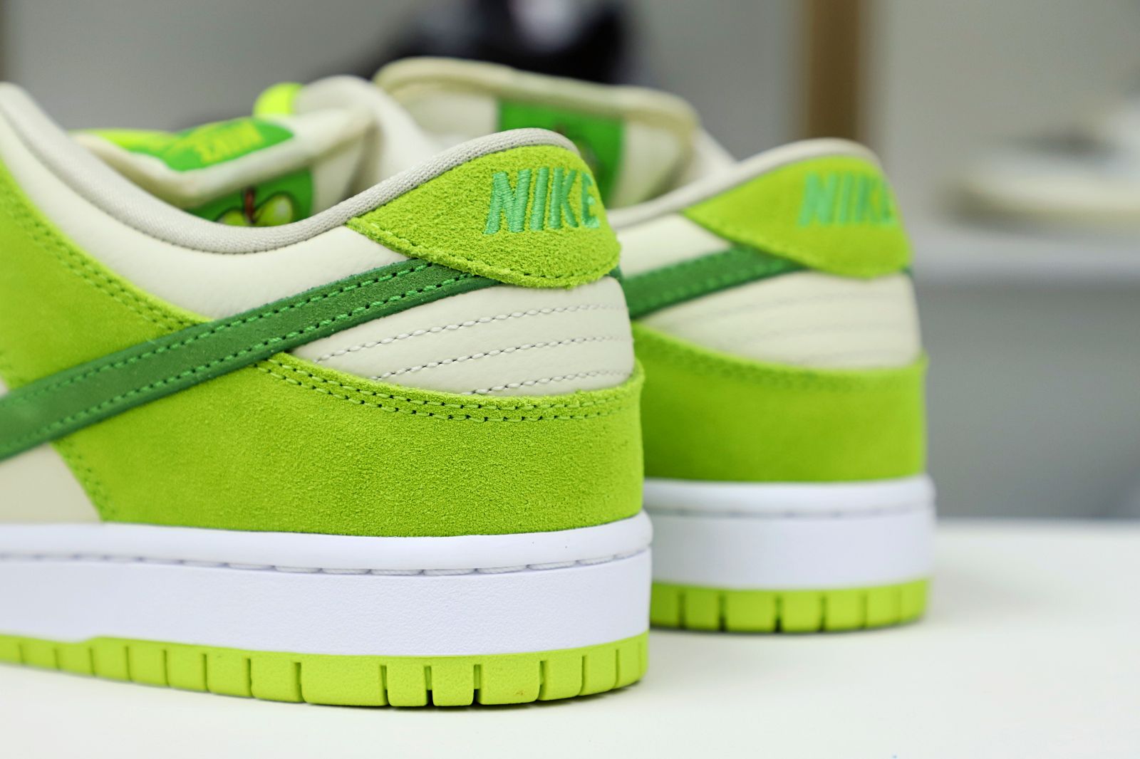 NIKE SB DUNK LOW GREEN APPLE 2022 - finekick.vip