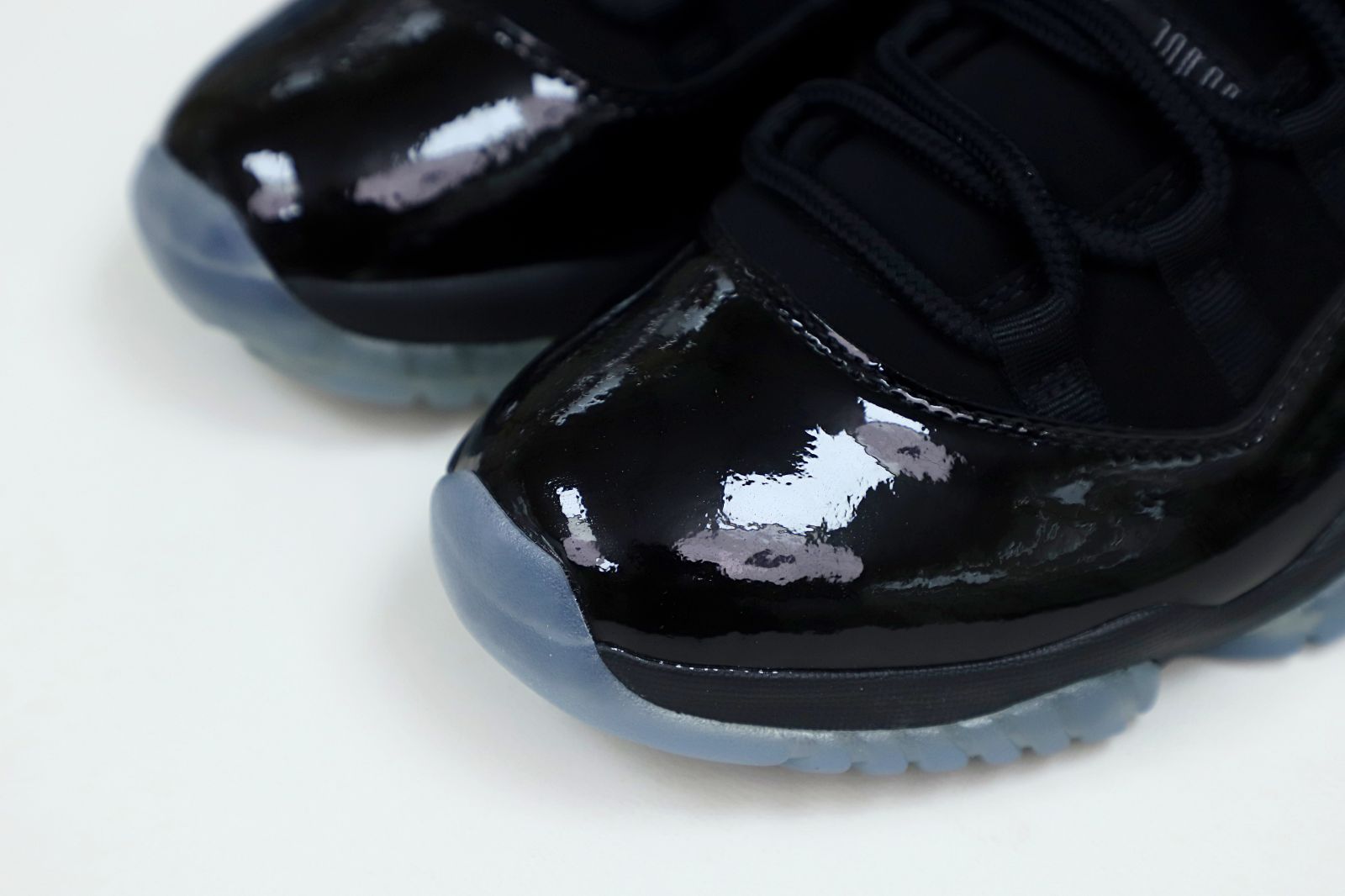 AIR JORDAN 11 RETRO 'CAP AND GOWN' - finekick.vip