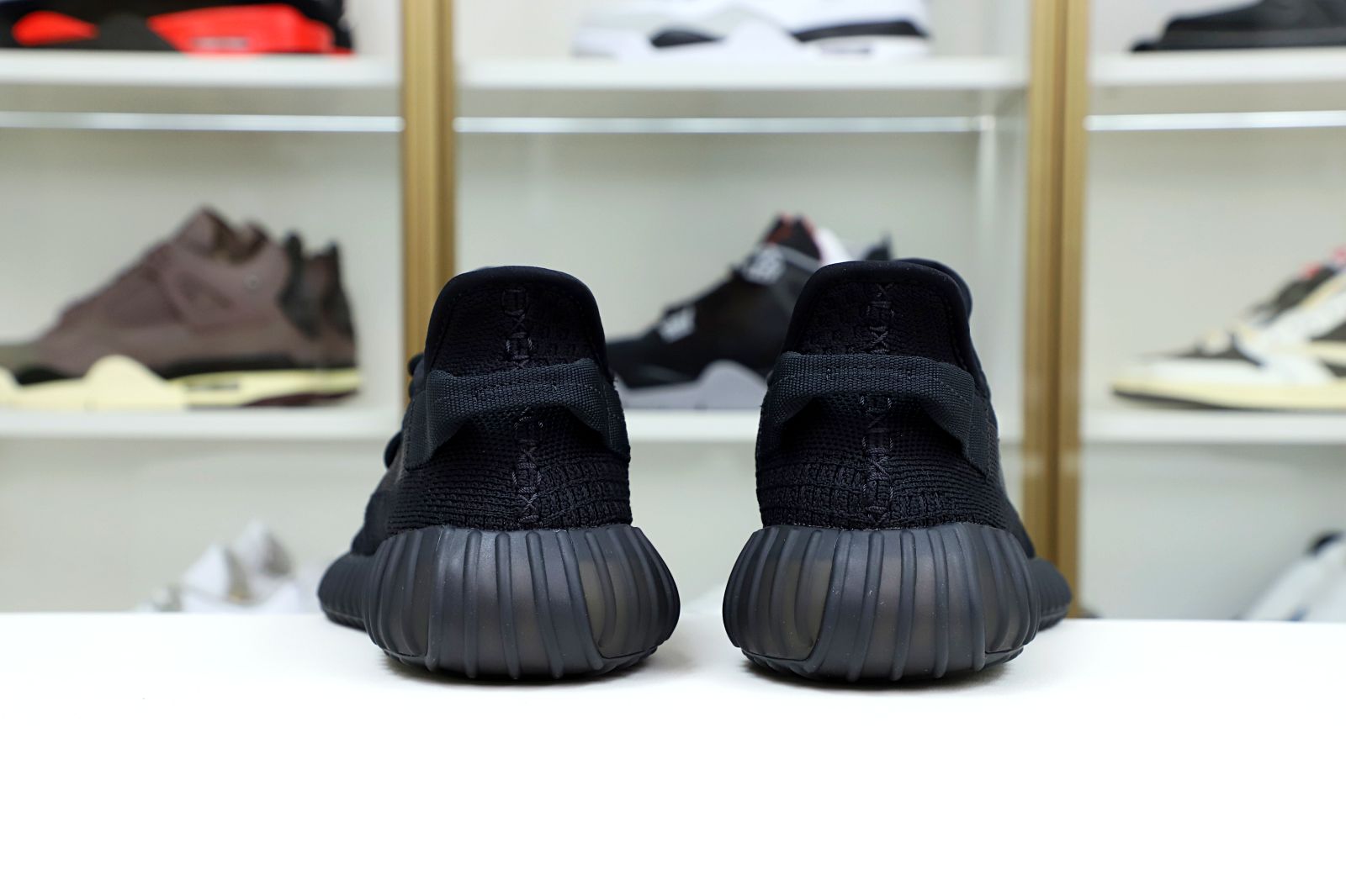 YEEZY BOOST 350 V2 ONYX - finekick.vip