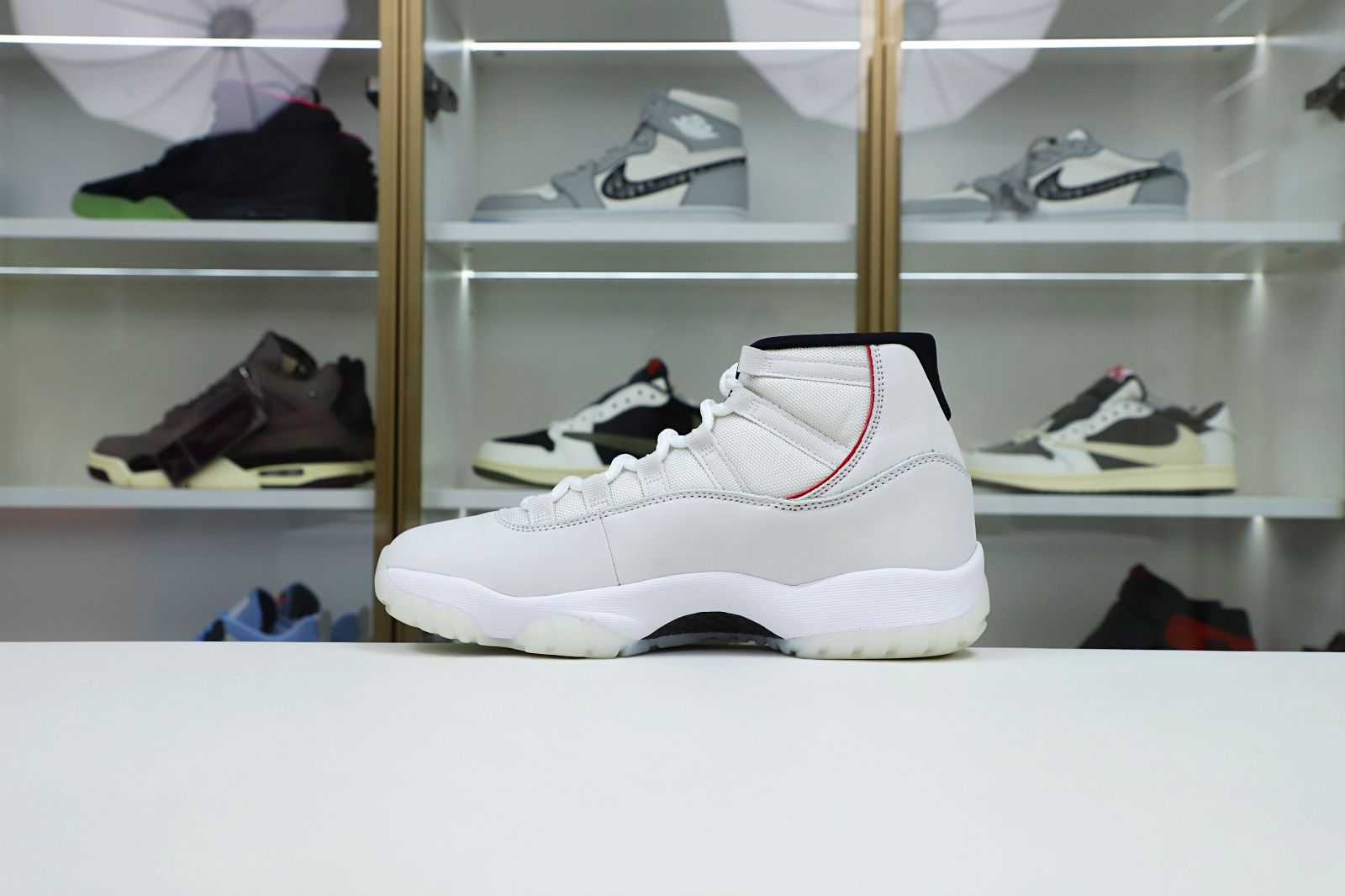 AIR JORDAN 11 XI RETRO PLATINUM TINT - finekick.vip