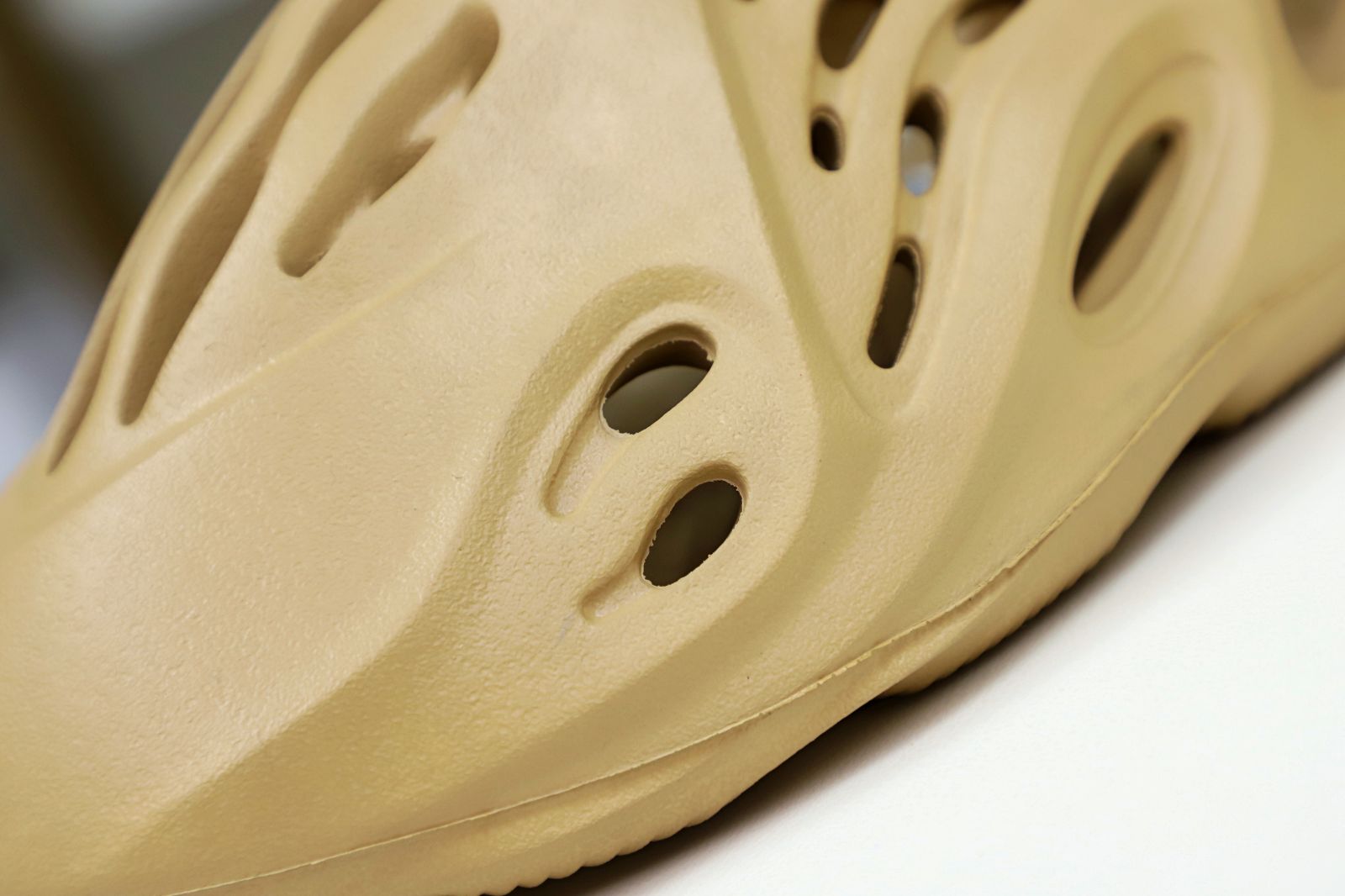 YEEZY FOAM RUNNER 'OCHRE' - finekick.vip