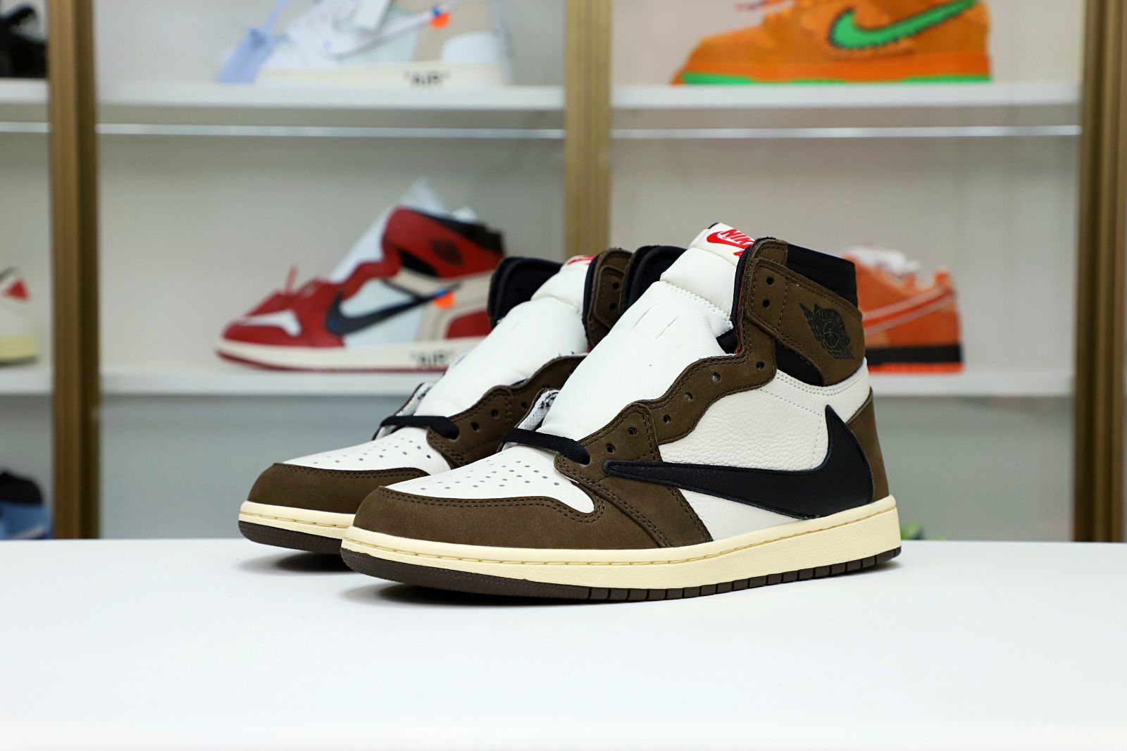 TRAVIS SCOTT X AIR JORDAN 1 RETRO HIGH OG 'MOCHA' - finekick.vip