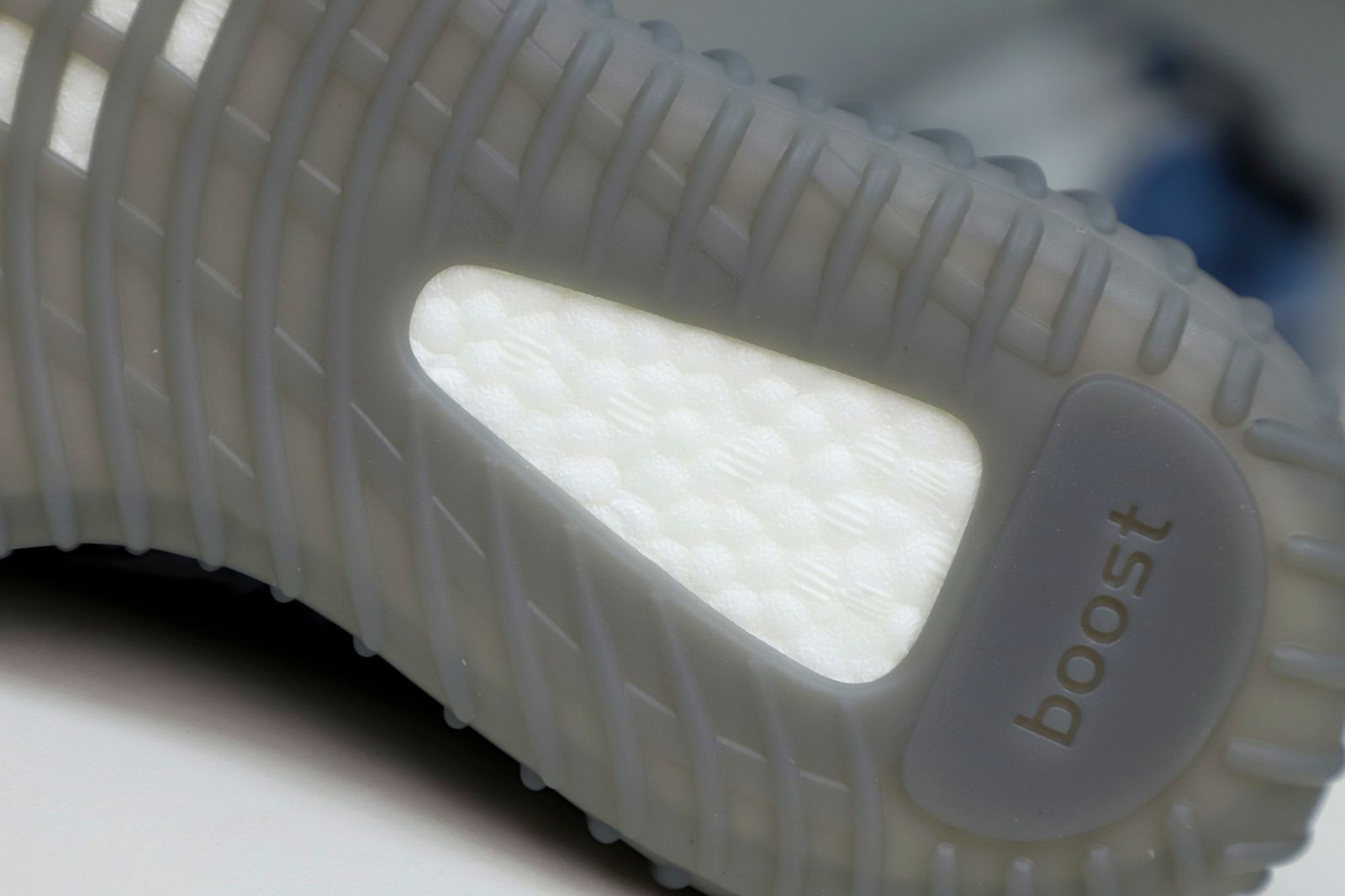 YEEZY BOOST 350 V2 'BELUGA 2.0' - finekick.vip