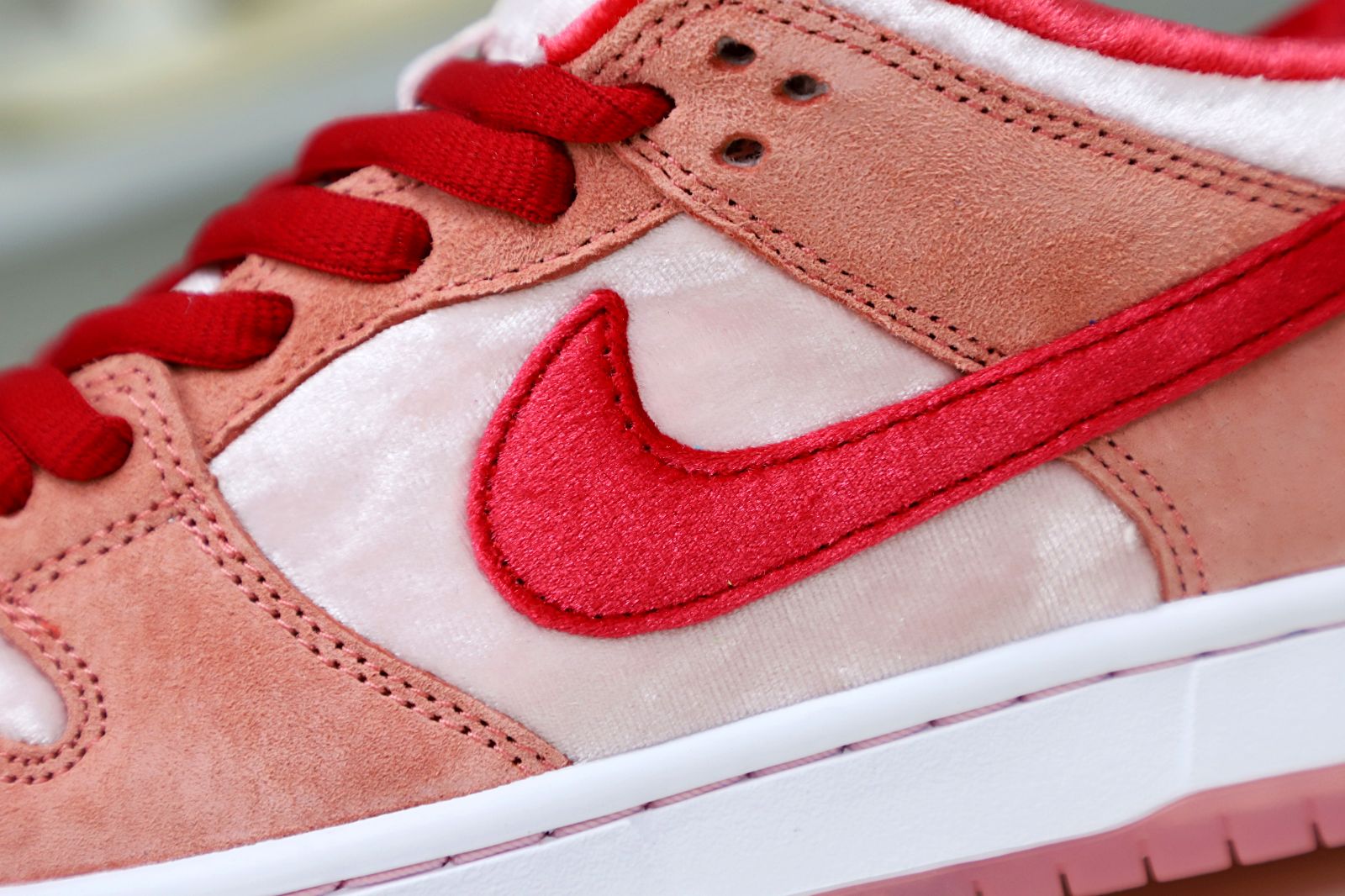 STRANGELOVE X DUNK LOW SB 'VALENTINE'S DAY' - finekick.vip