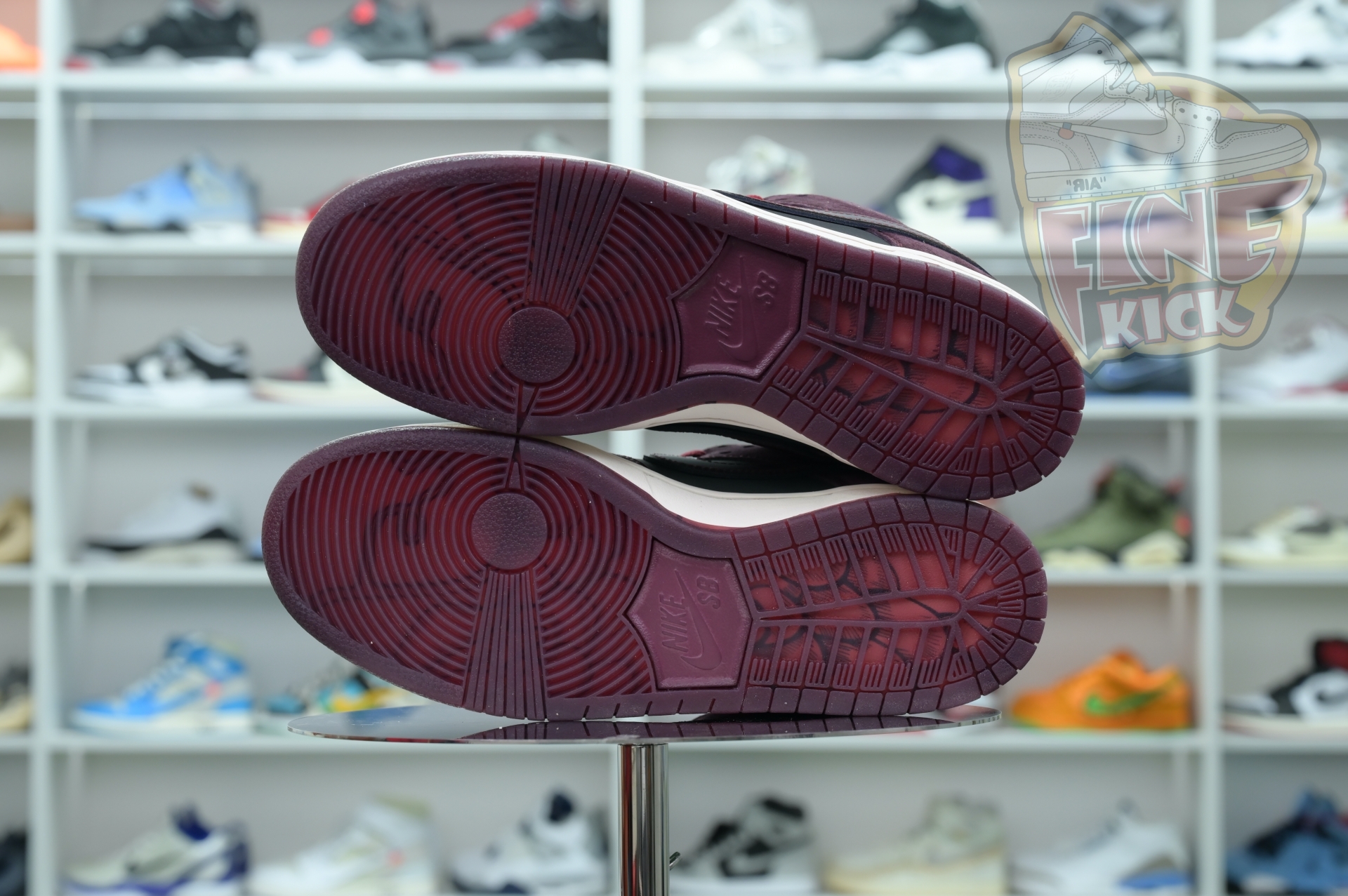 RIOT Skateshop x Nike SB Dunk Low - finekick.vip