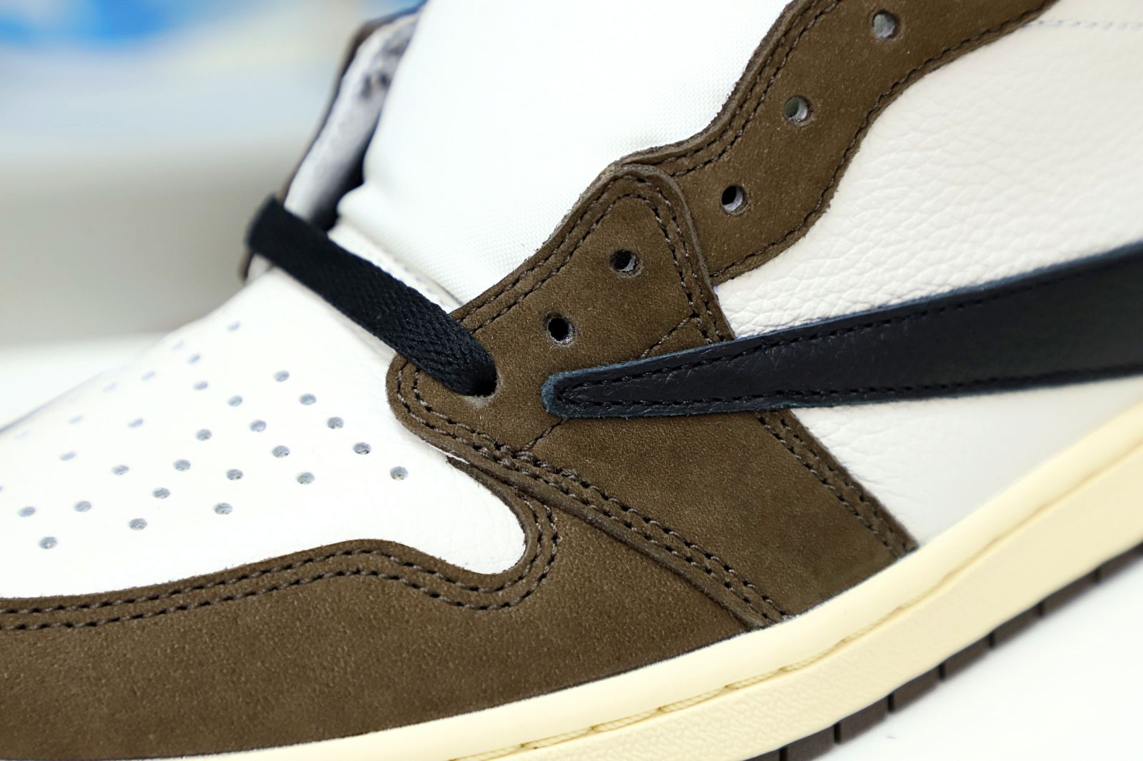 TRAVIS SCOTT X AIR JORDAN 1 RETRO HIGH OG 'MOCHA' - finekick.vip