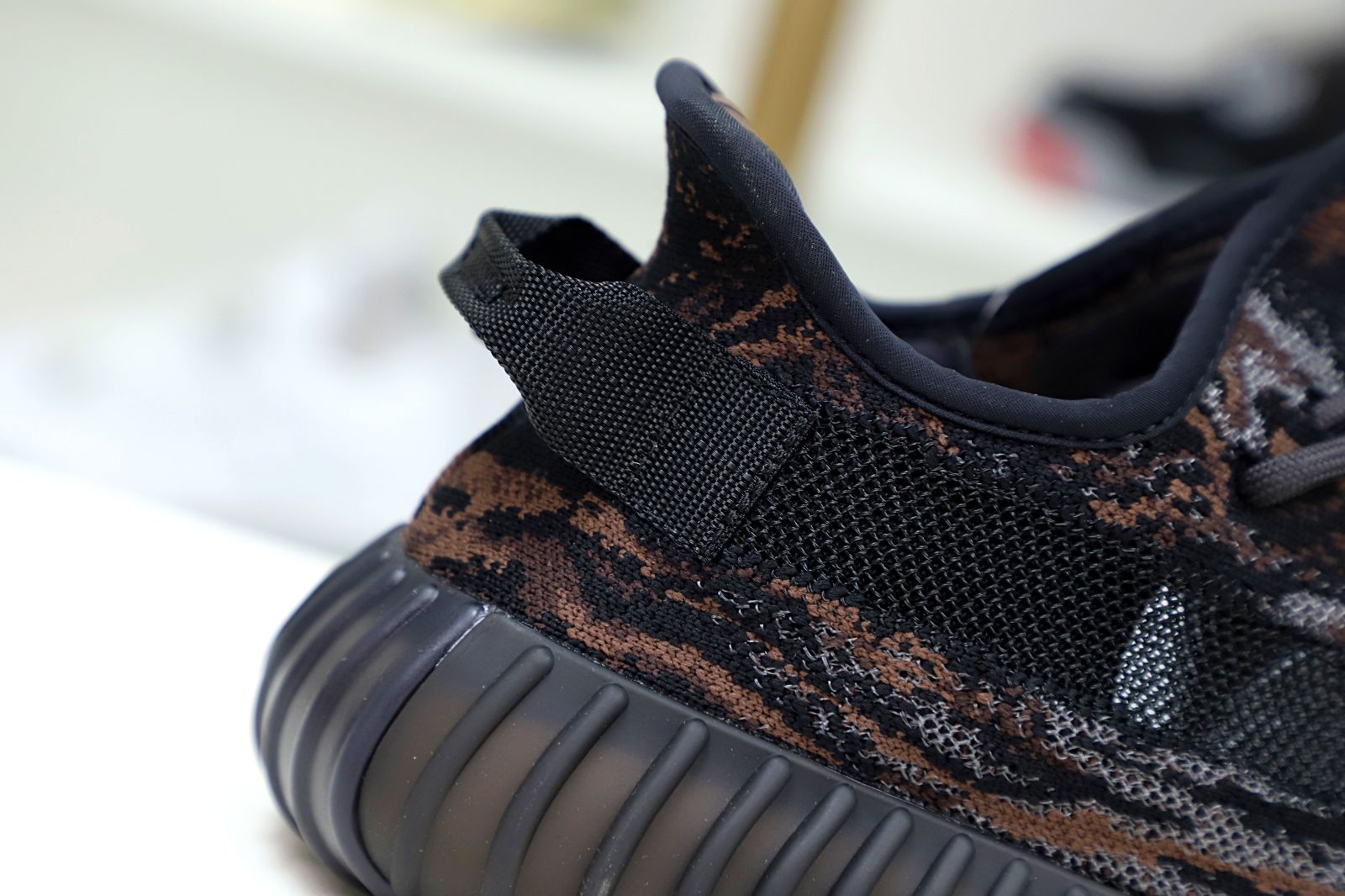 YEEZY BOOST 350 V2 MX ROCK - finekick.vip