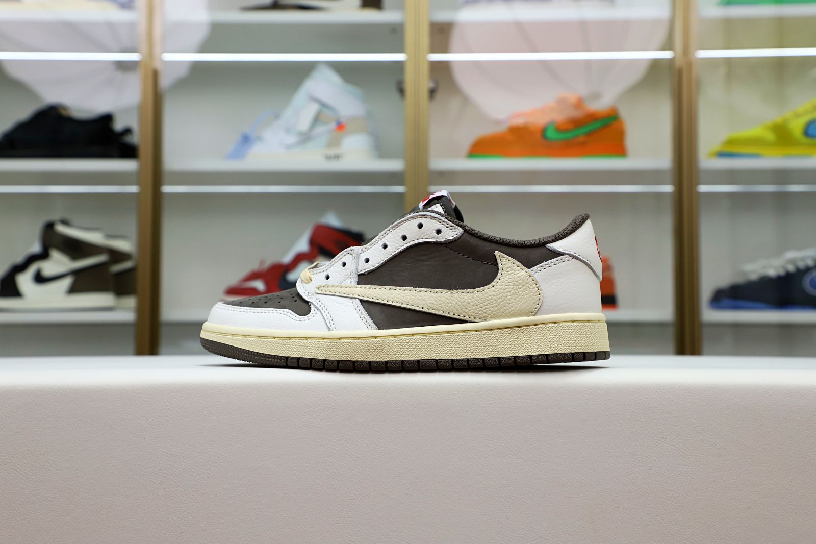 TRAVIS SCOTT X AIR JORDAN 1 LOW OG REVERSE MOCHA - finekick.vip