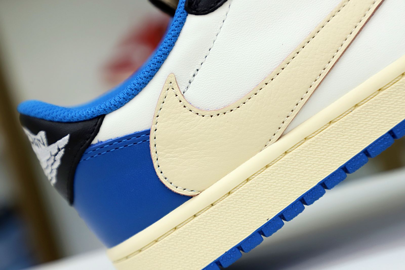 FRAGMENT DESIGN X TRAVIS SCOTT X AIR JORDAN 1 LOW - finekick.vip