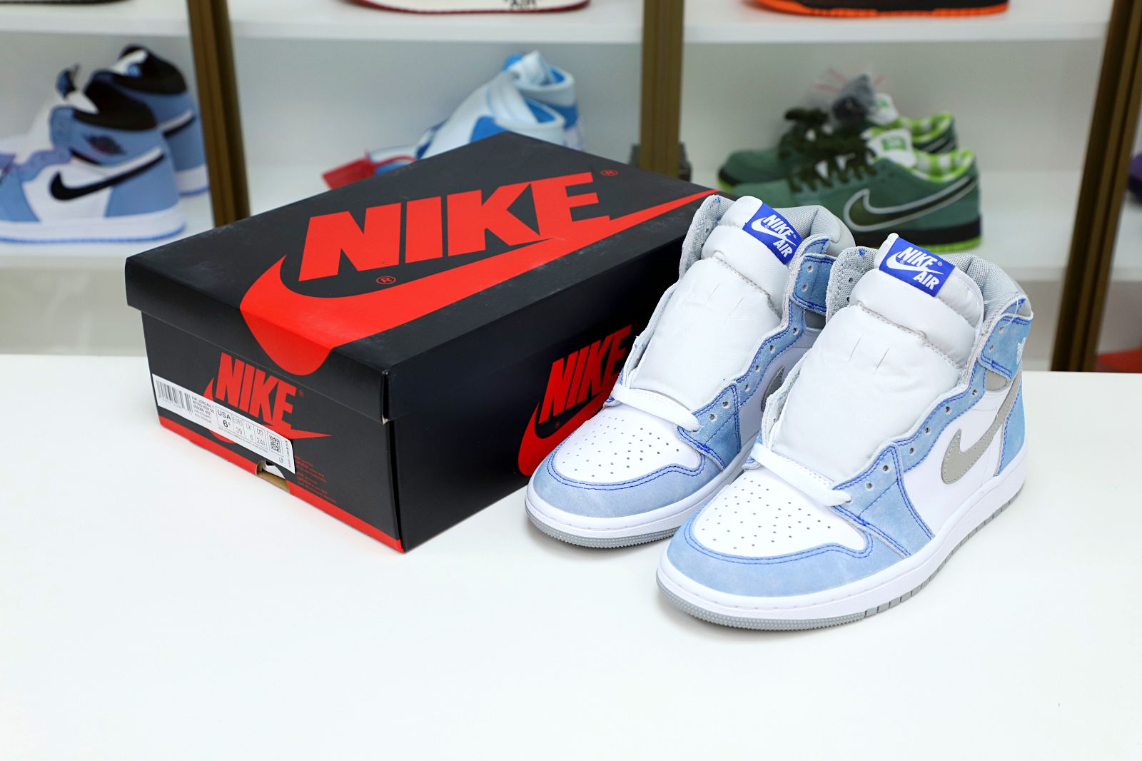 AIR JORDAN 1 RETRO HIGH OG 'HYPER ROYAL' - finekick.vip