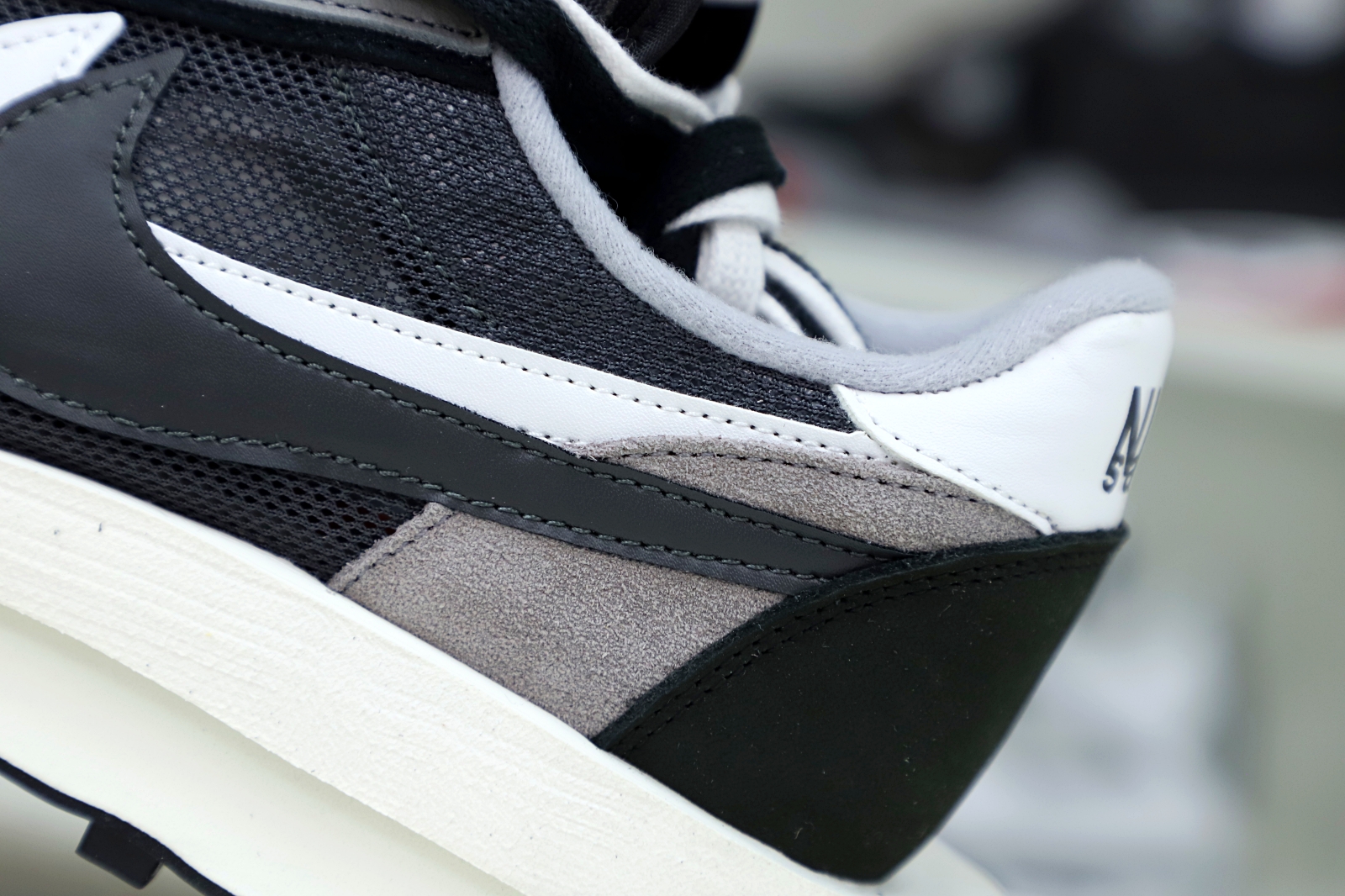 SACAI X LDWAFFLE 'BLACK' - finekick.vip