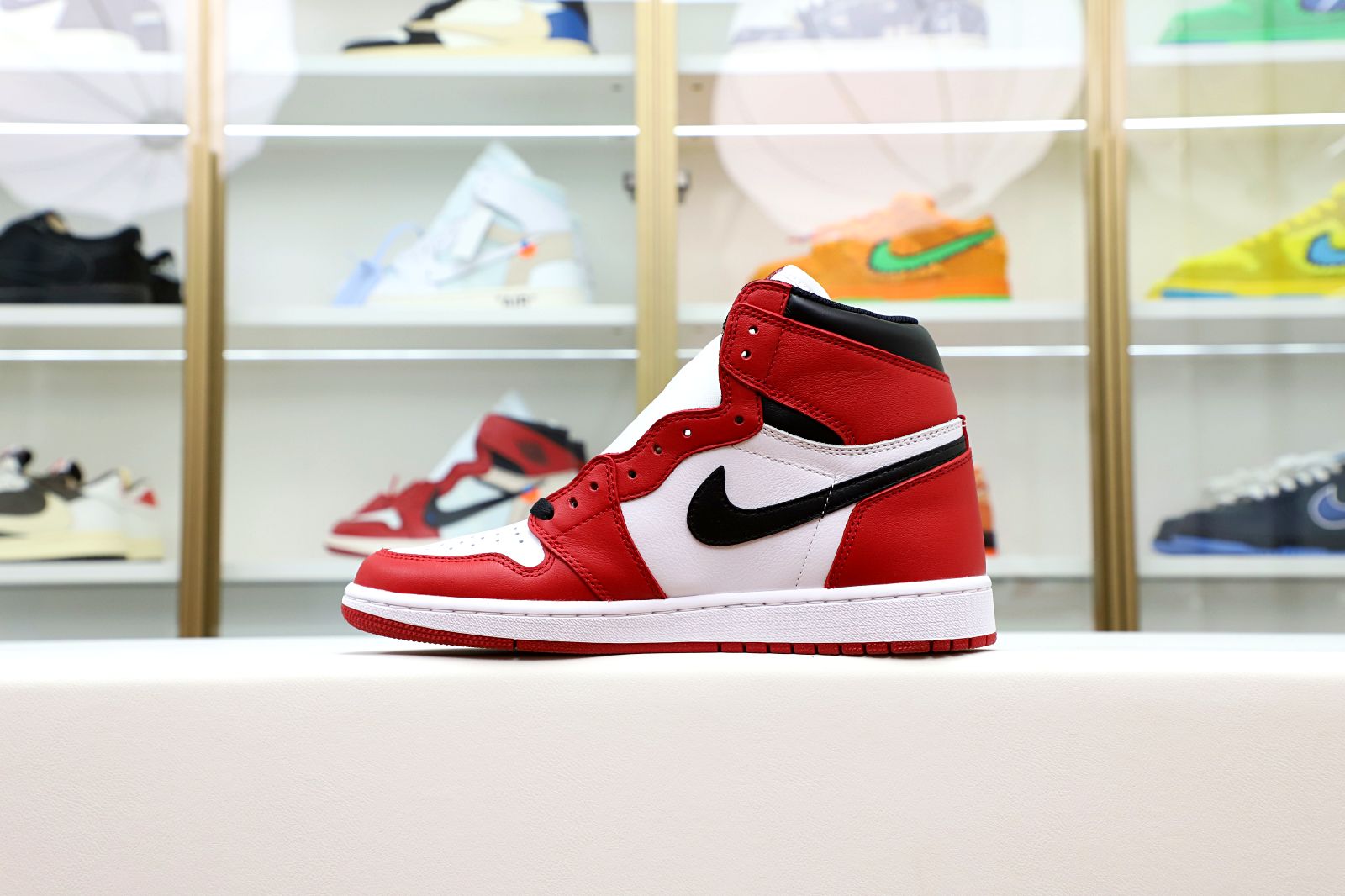 AIR JORDAN 1 RETRO HIGH OG 'CHICAGO' 2015 - finekick.vip