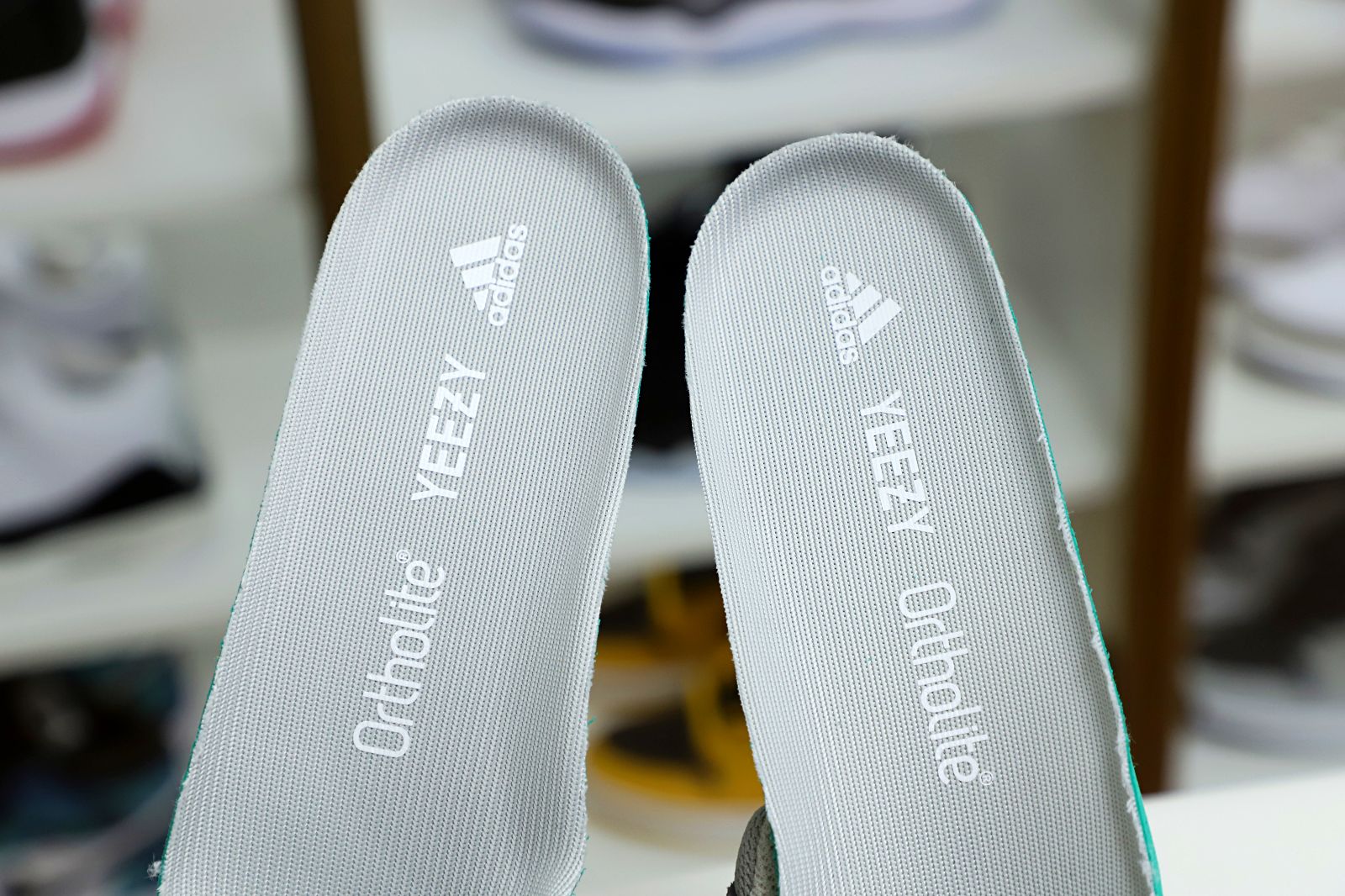 Yeezy boost 700 V2 Tephra - finekick.vip