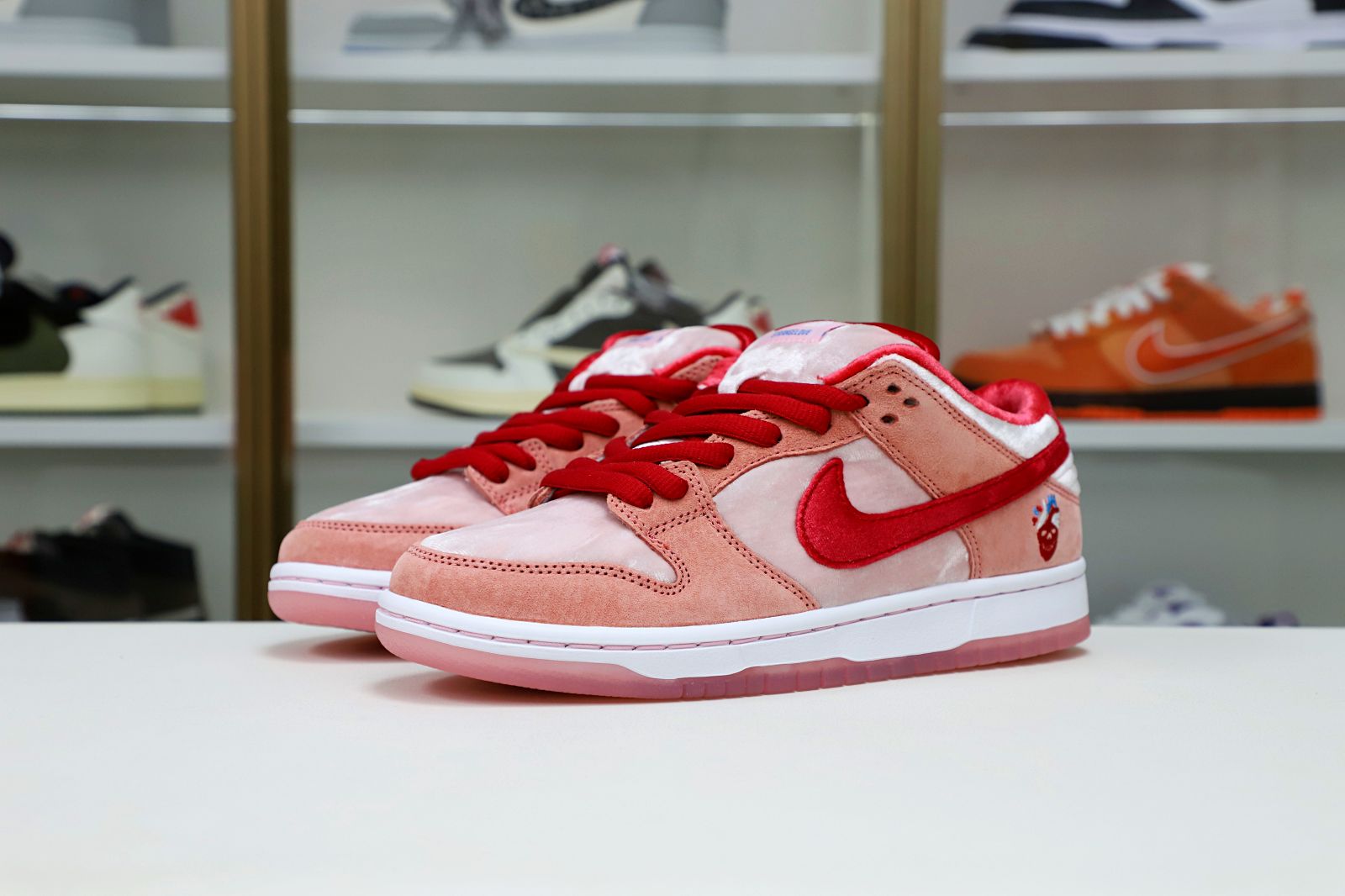STRANGELOVE X DUNK LOW SB 'VALENTINE'S DAY' - finekick.vip
