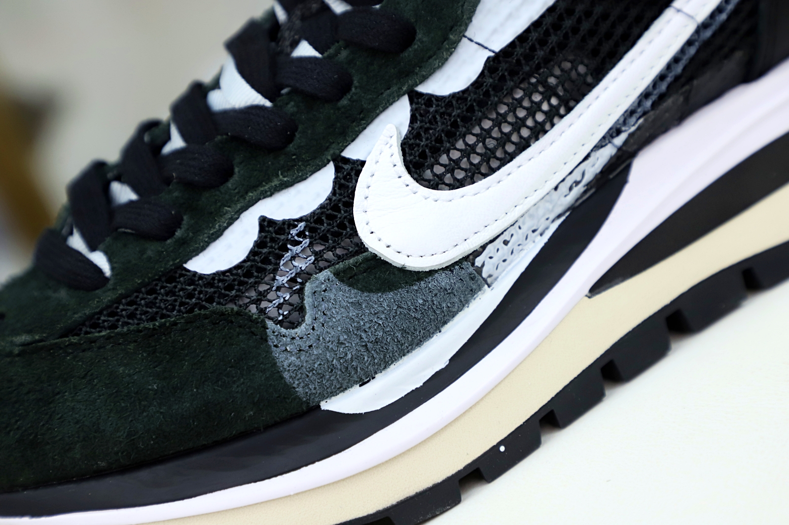 SACAI X VAPORWAFFLE 'BLACK WHITE' - finekick.vip