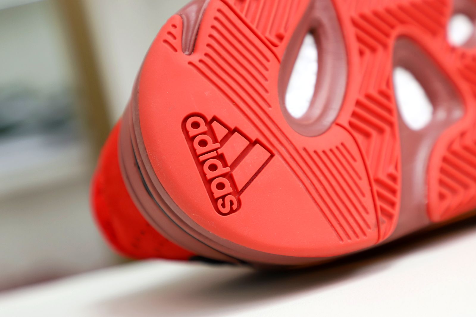 YEEZY BOOST 700 HI-RES RED HQ6979 - finekick.vip