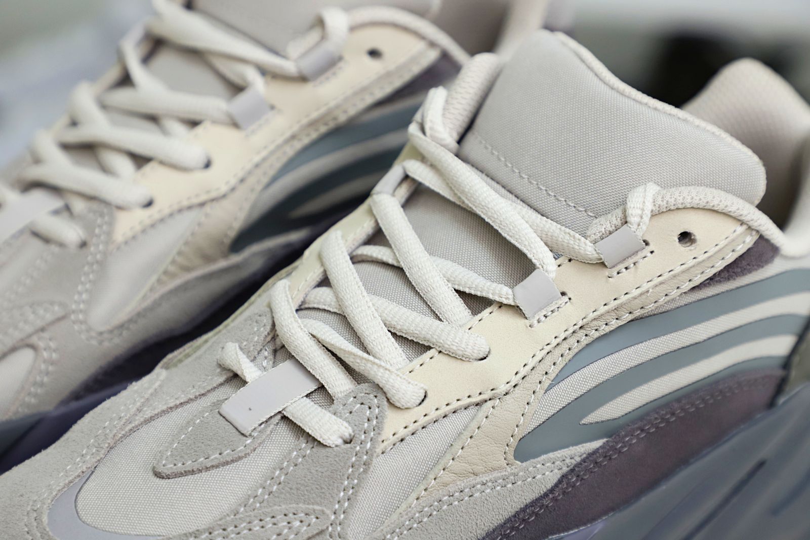Yeezy boost 700 V2 Tephra - finekick.vip