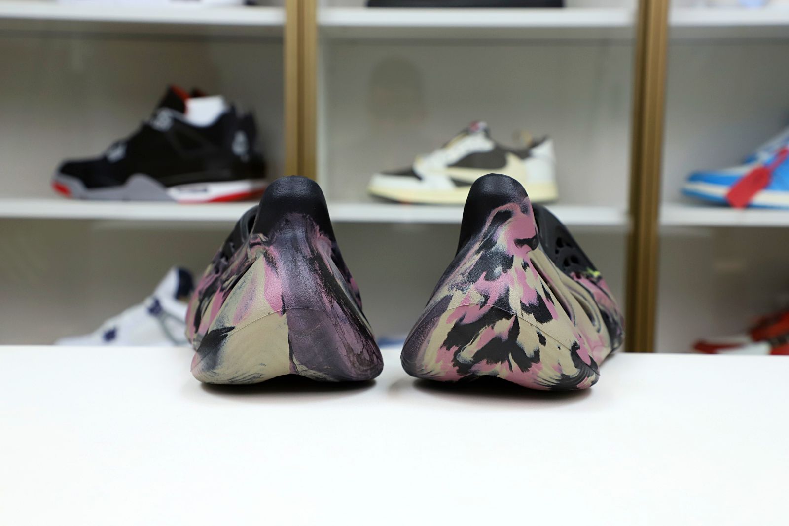 YEEZY FOAM RUNNER “MX CARBON” 2022 (IG9562) - finekick.vip