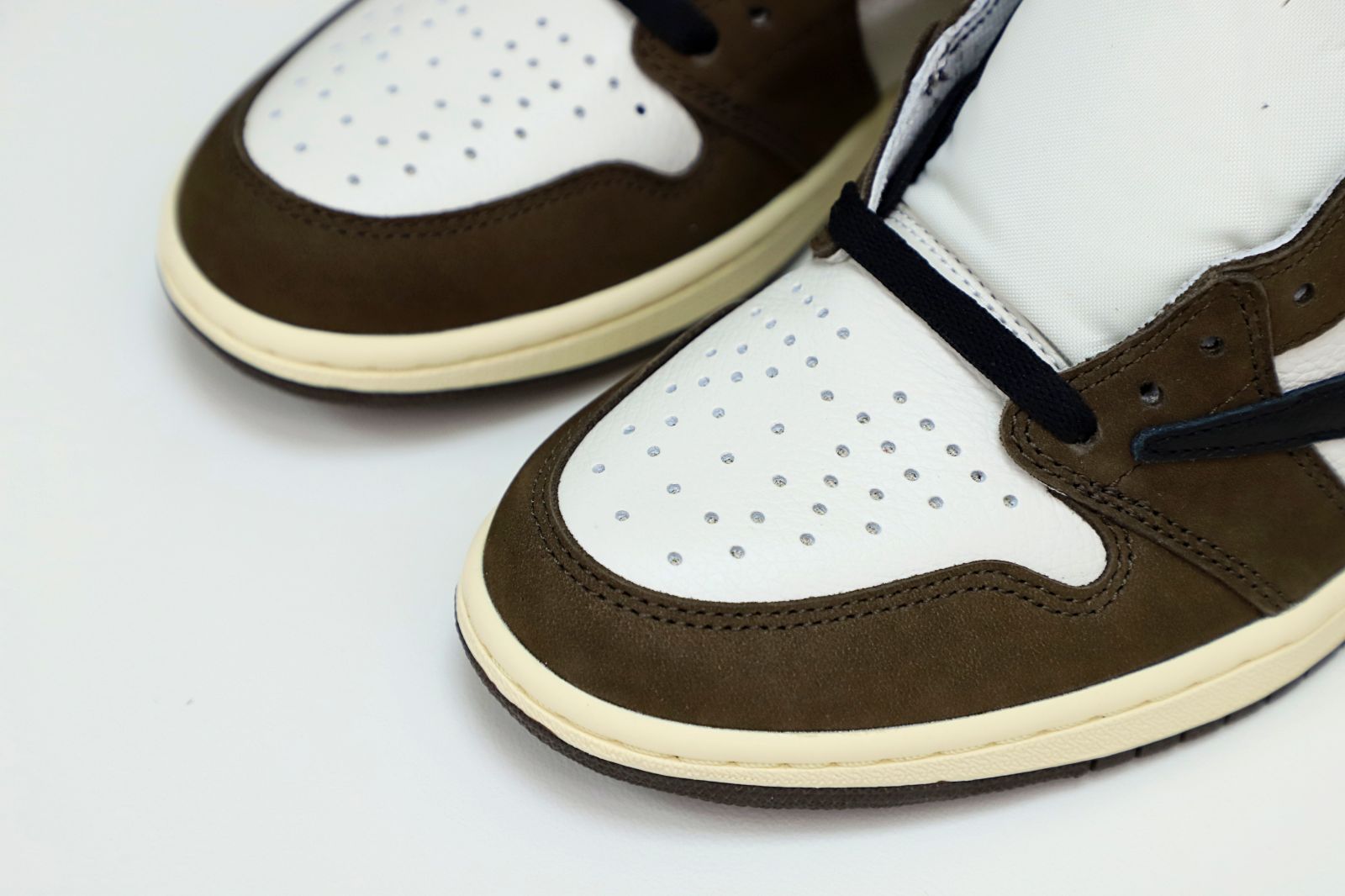 TRAVIS SCOTT X AIR JORDAN 1 RETRO HIGH OG 'MOCHA' - finekick.vip
