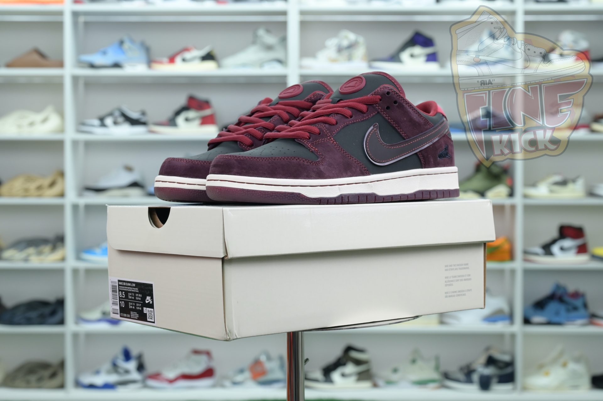 RIOT Skateshop x Nike SB Dunk Low - finekick.vip
