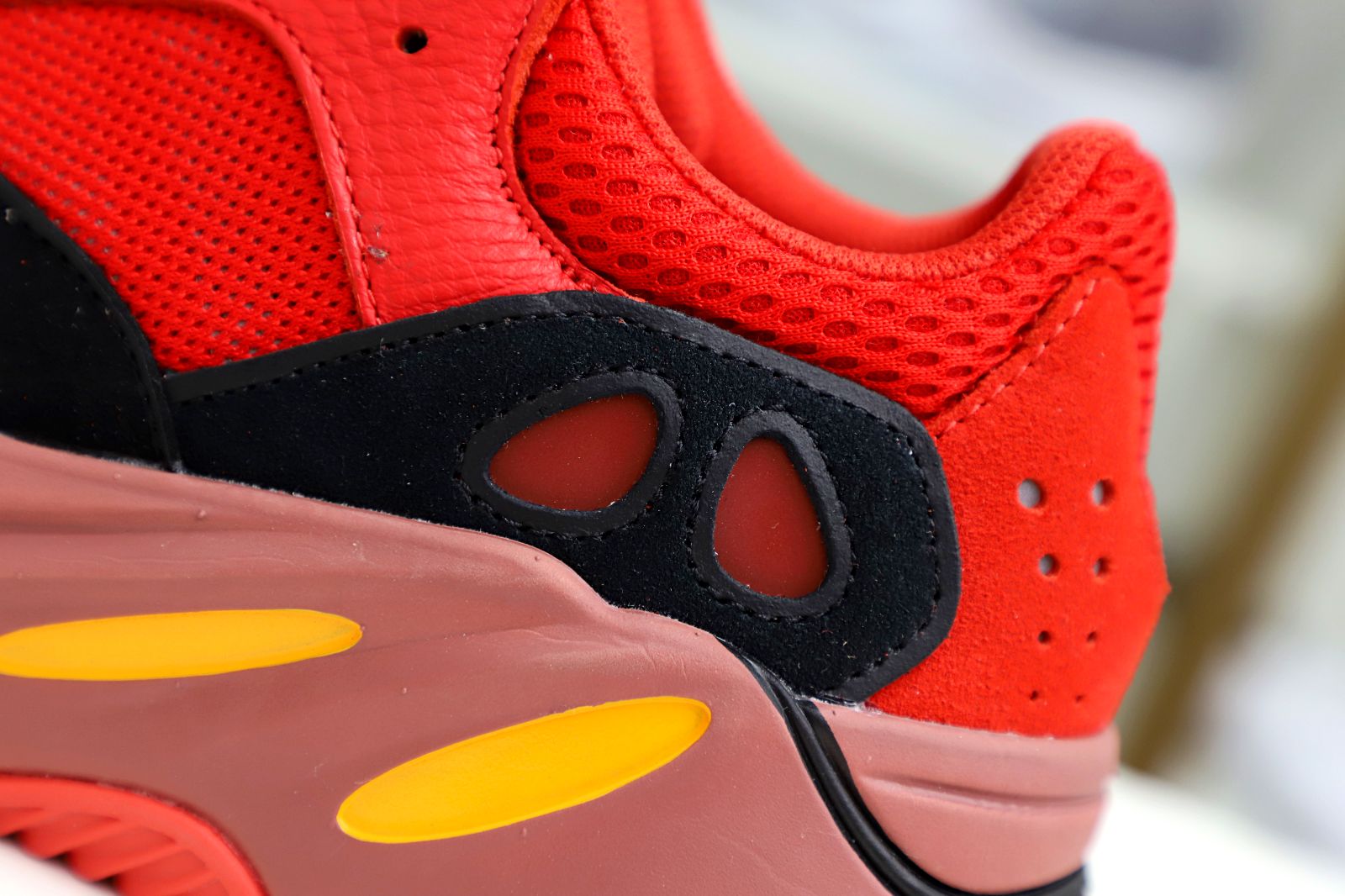 YEEZY BOOST 700 HI-RES RED HQ6979 - finekick.vip