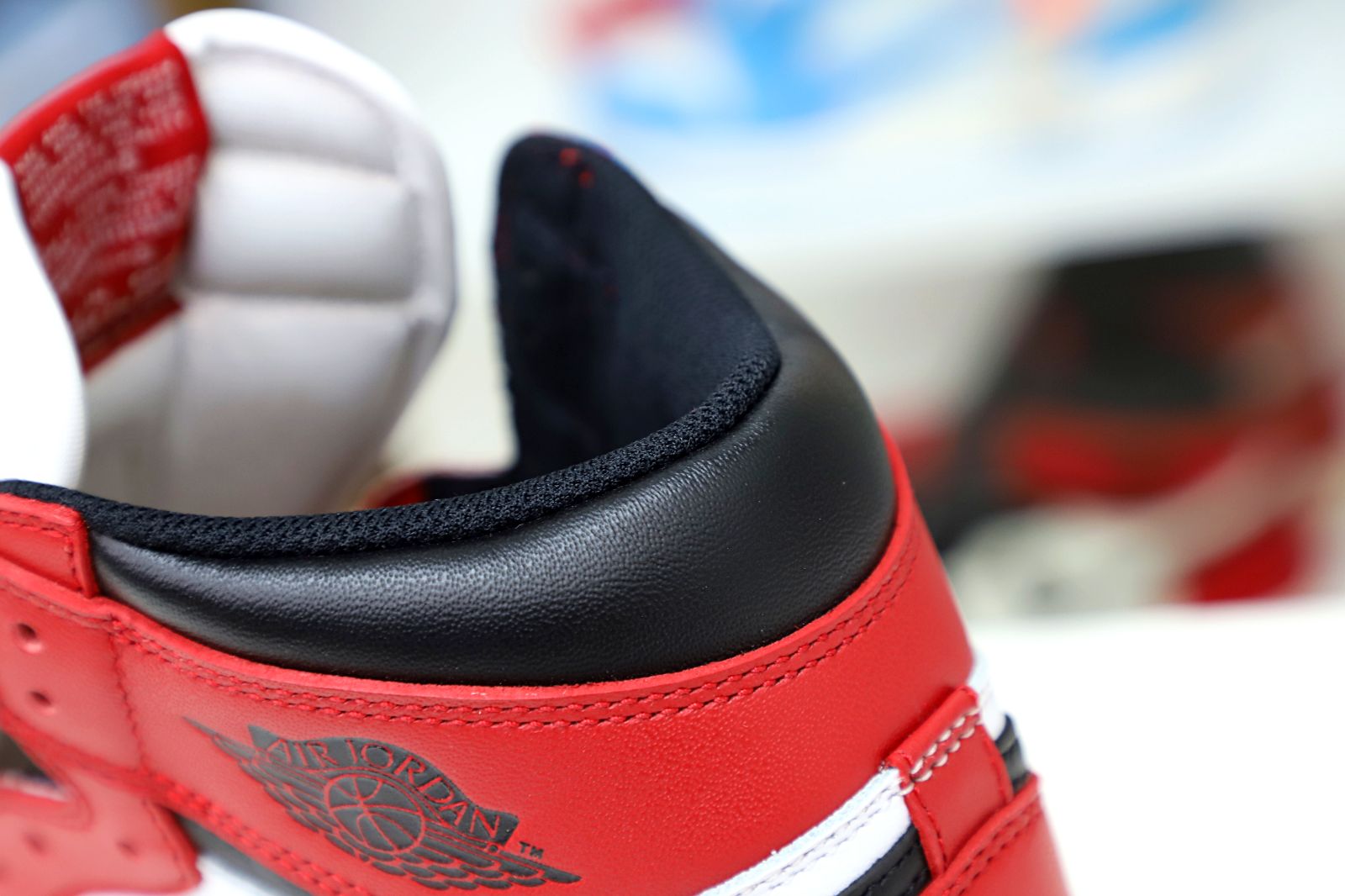 AIR JORDAN 1 RETRO HIGH OG 'CHICAGO' 2015 - finekick.vip