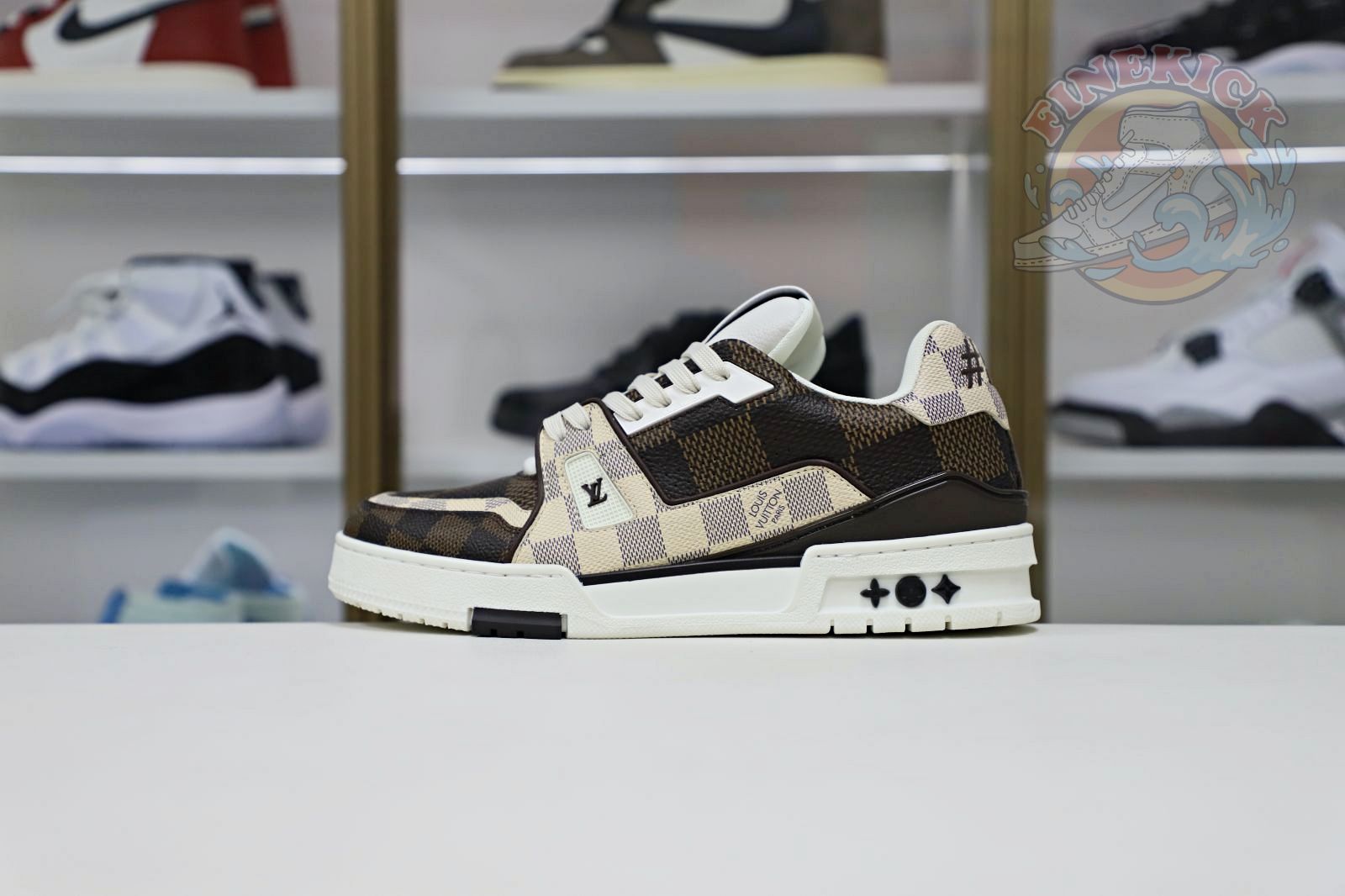 L/V  Trainer - finekick.vip