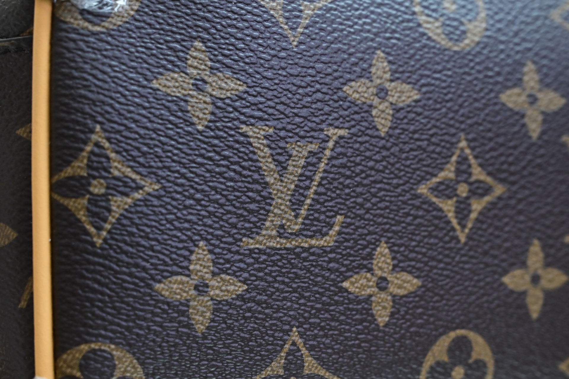 LOUIS VUITTON - finekick.vip