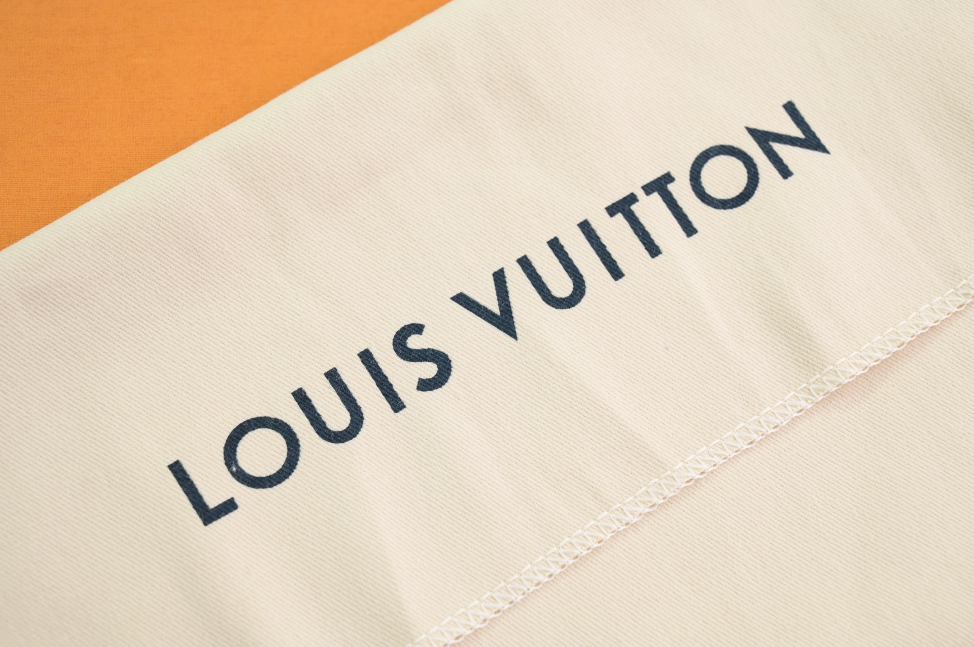 LOUIS VUITTON - finekick.vip