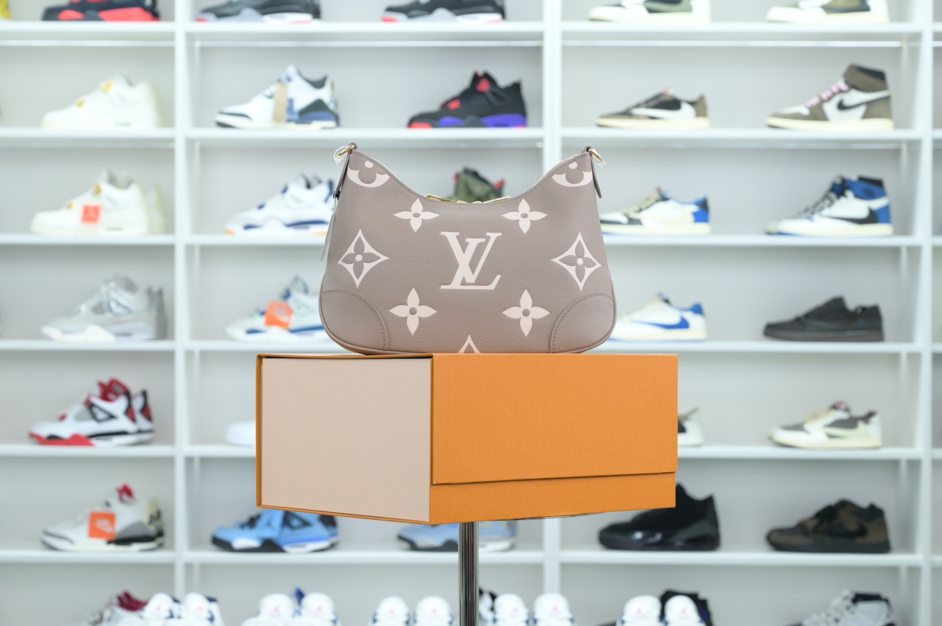 LOUIS VUITTON - finekick.vip