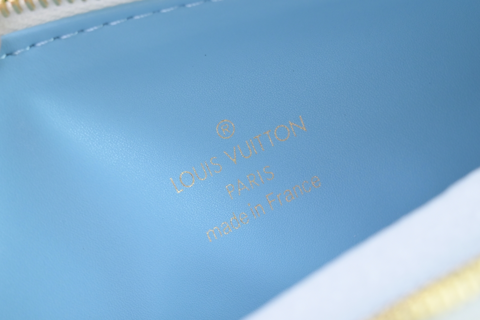 LOUIS VUITTON - finekick.vip