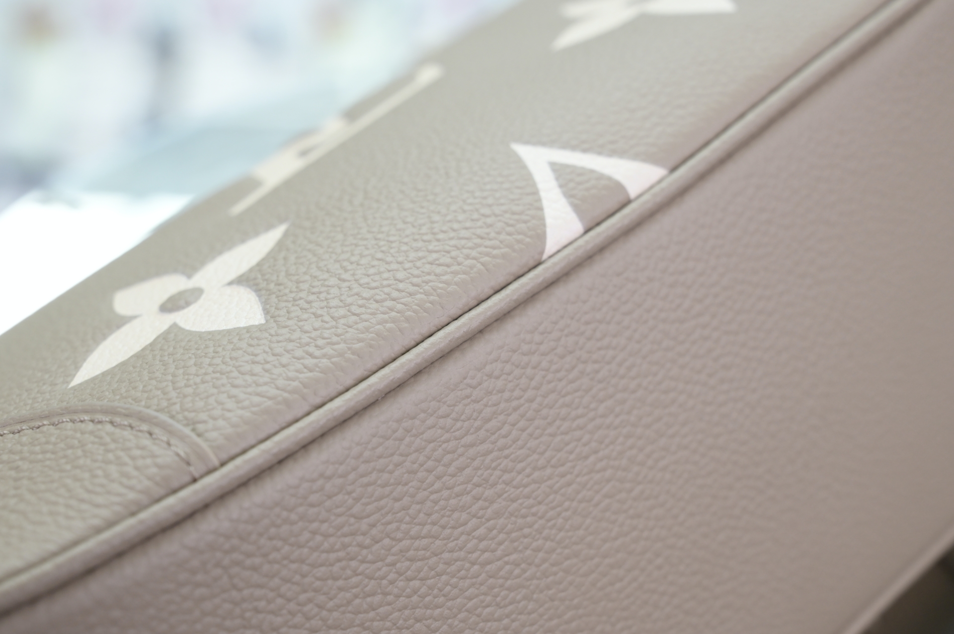 LOUIS VUITTON - finekick.vip