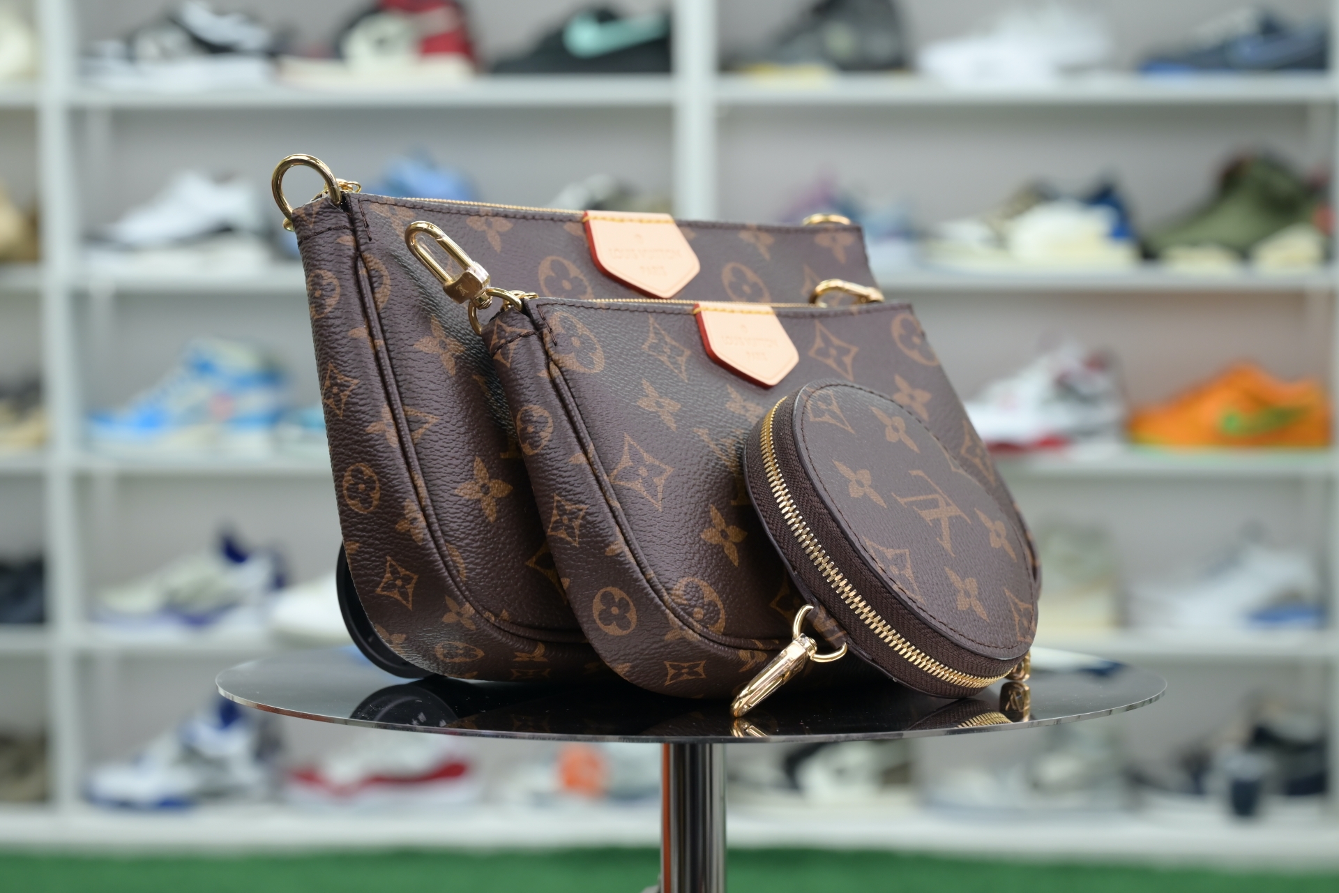 LOUIS VUITTON - finekick.vip