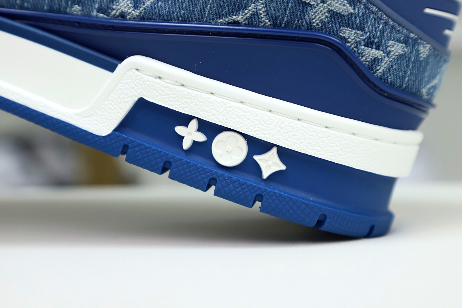 L/V  Trainer - finekick.vip