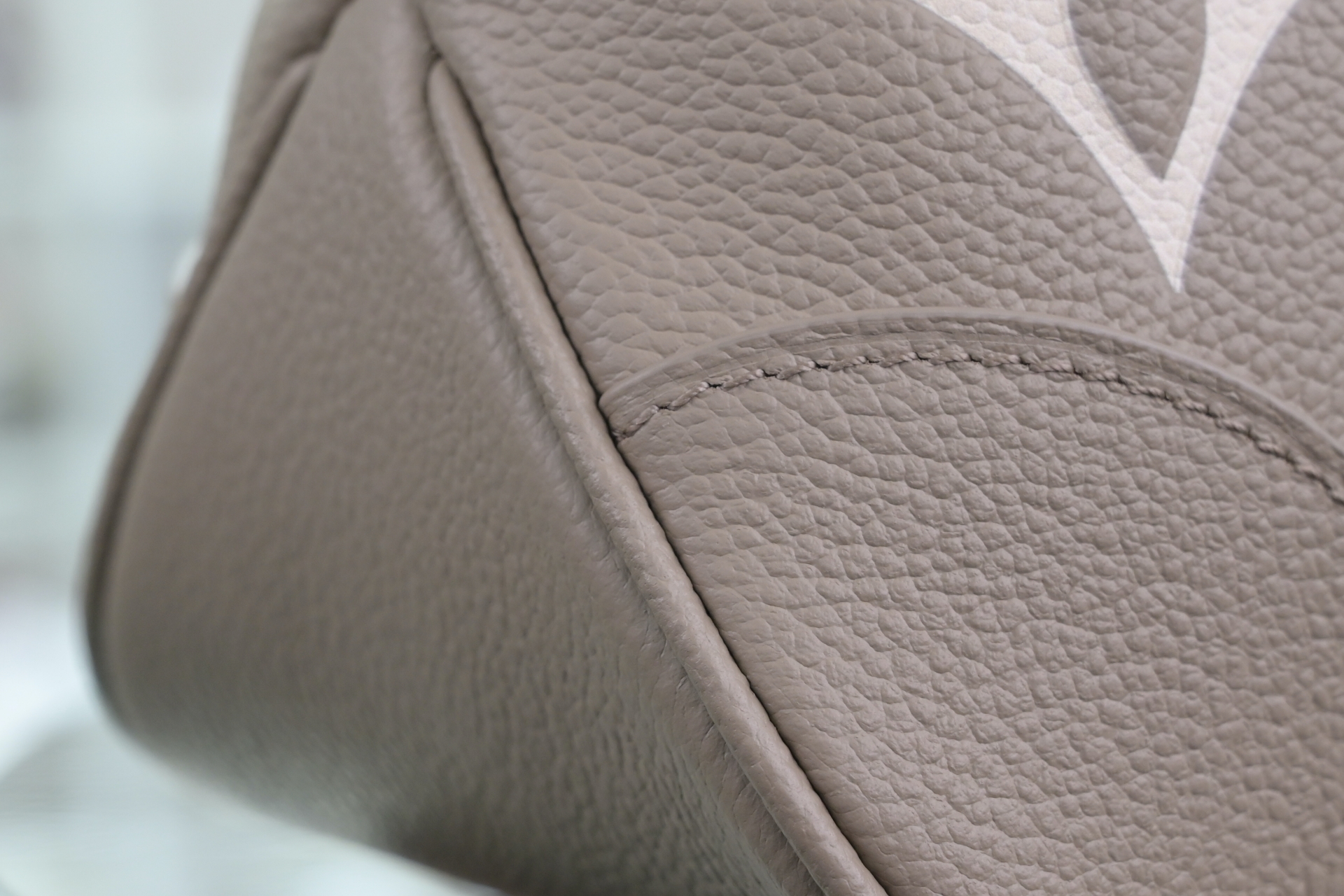 LOUIS VUITTON - finekick.vip