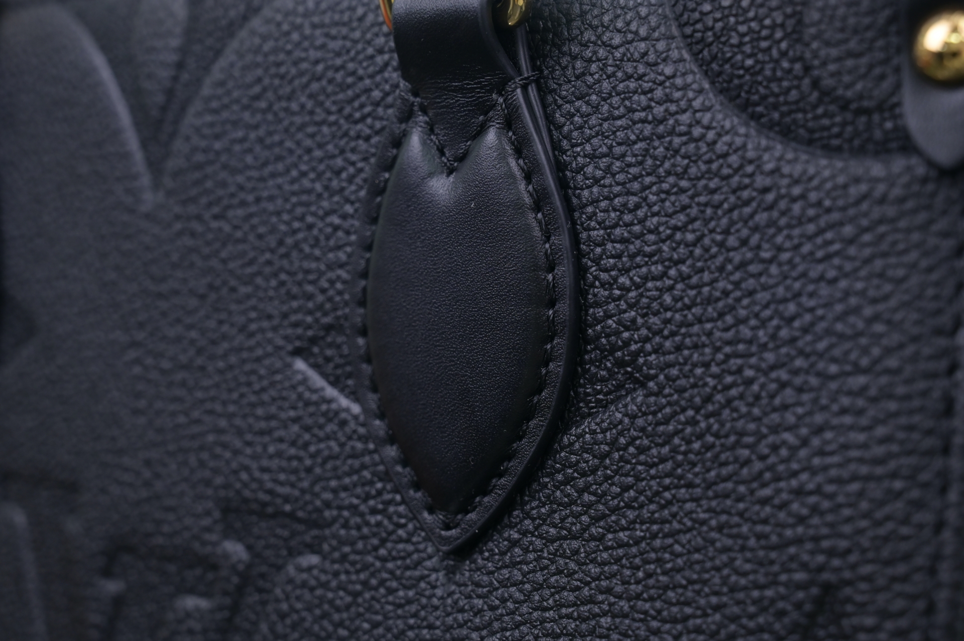 LOUIS VUITTON - finekick.vip