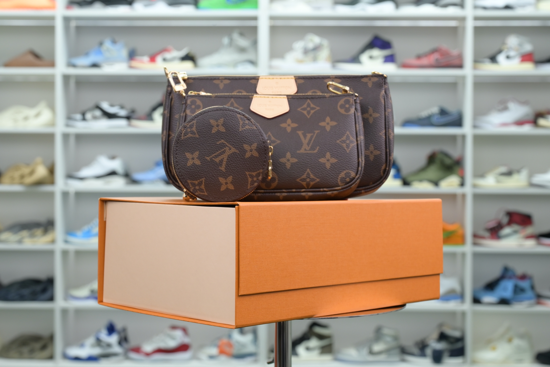 LOUIS VUITTON - finekick.vip
