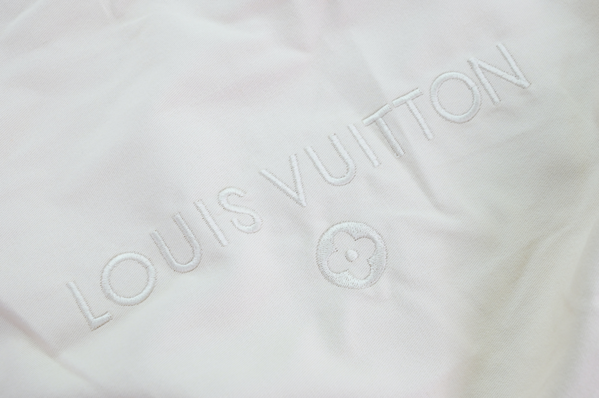 LOUIS VUITTON - finekick.vip