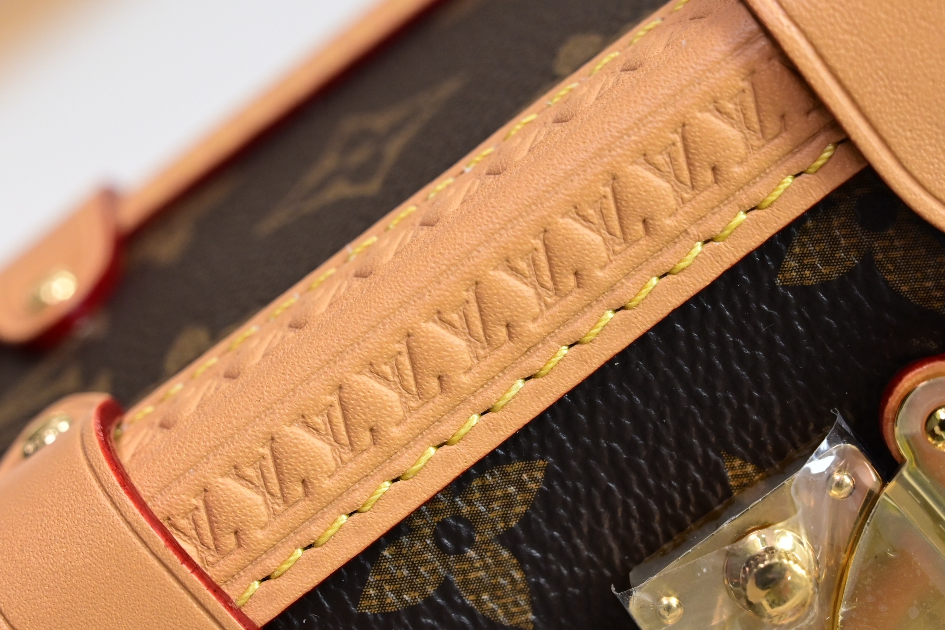 LOUIS VUITTON - finekick.vip