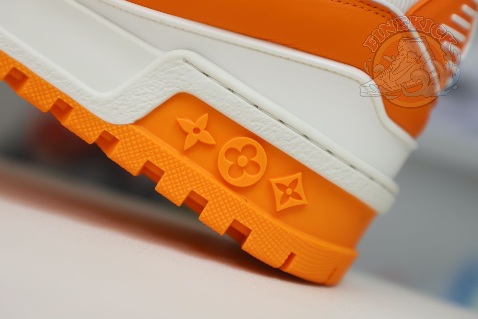 L/V  Trainer - finekick.vip