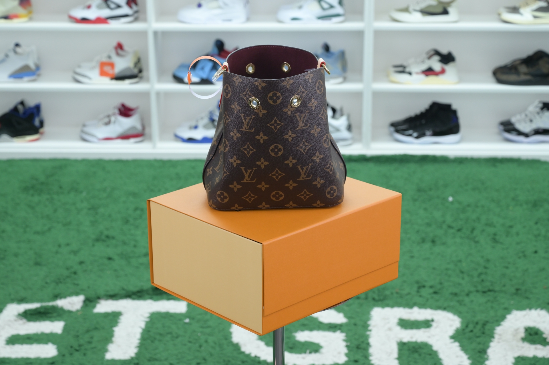 LOUIS VUITTON - finekick.vip